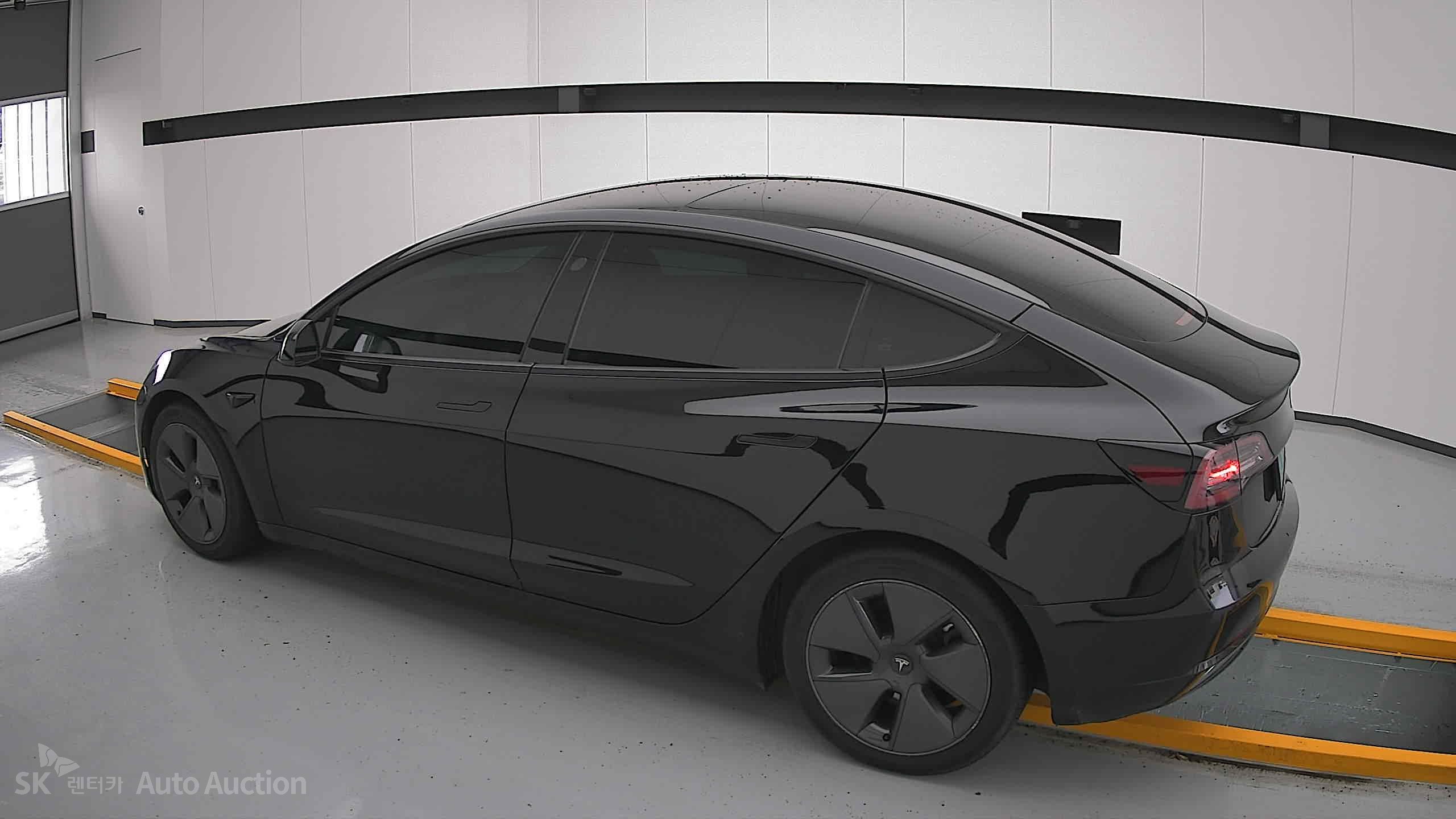 2022 - tesla model 3