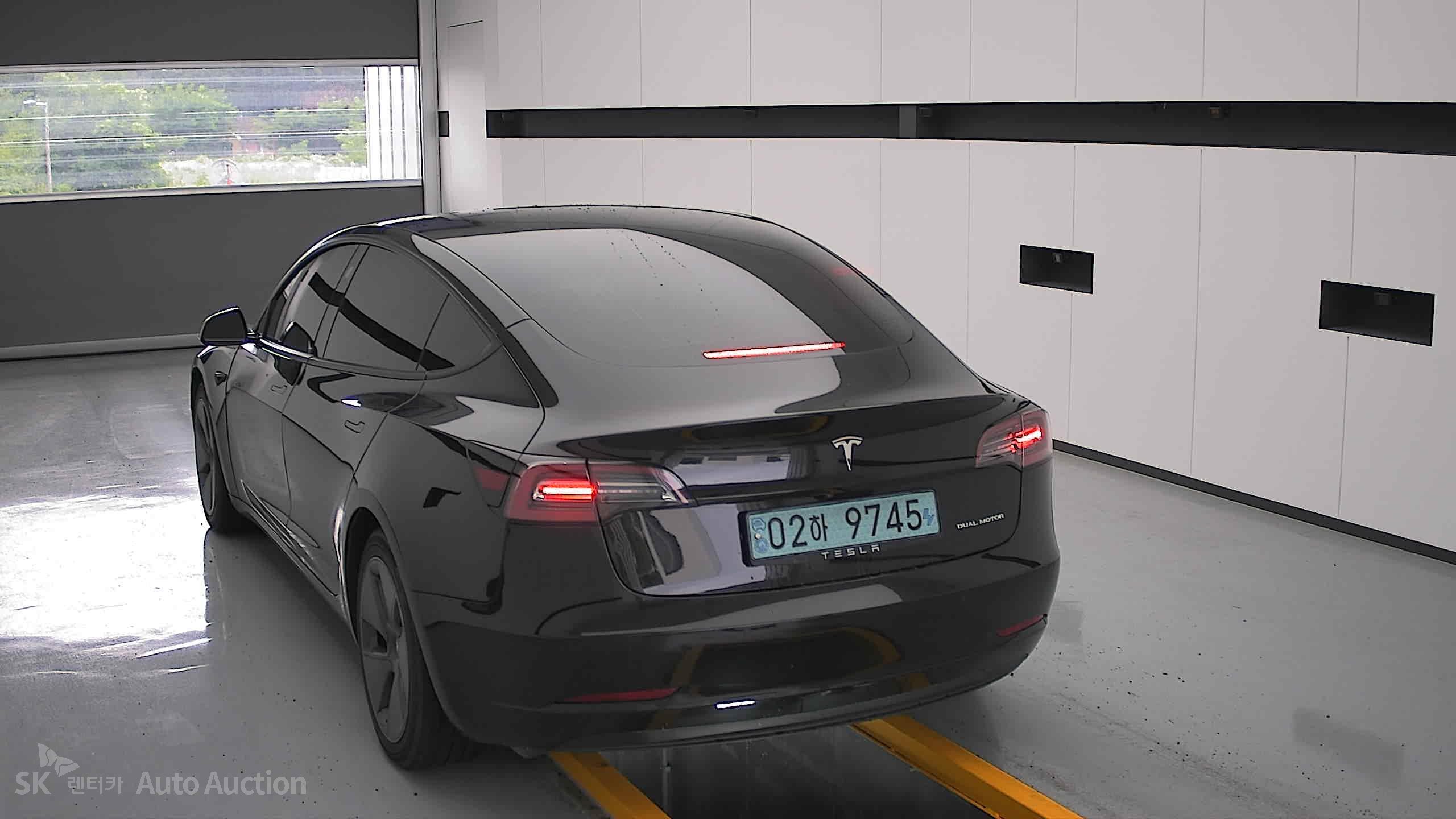 2022 - tesla model 3