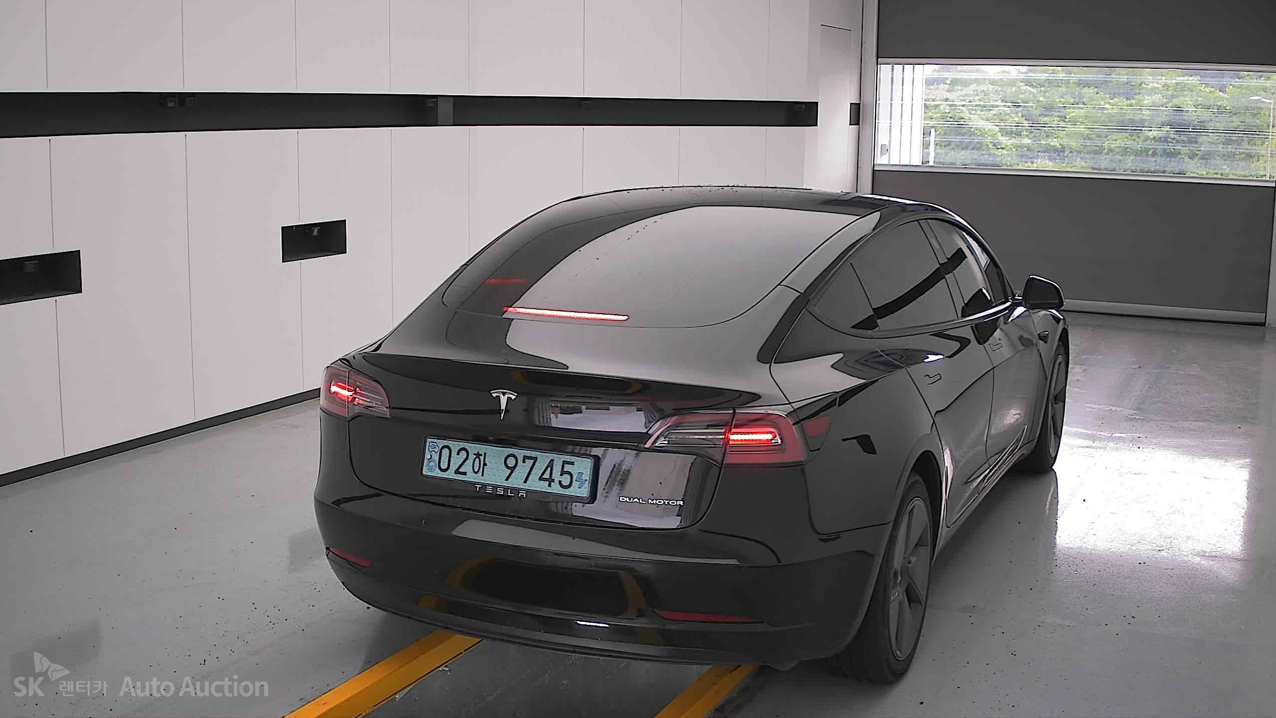 2022 - tesla model 3