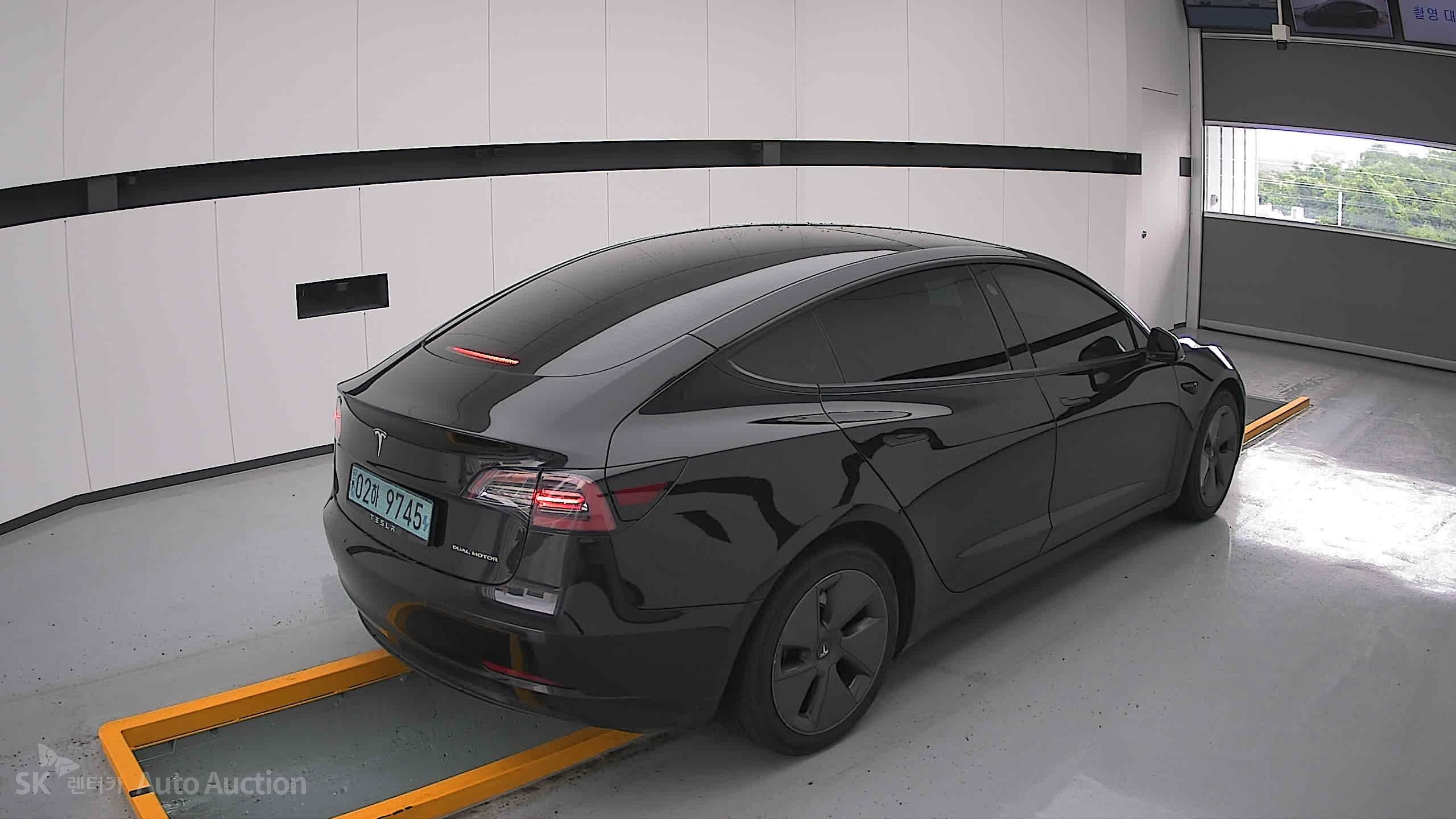 2022 - tesla model 3