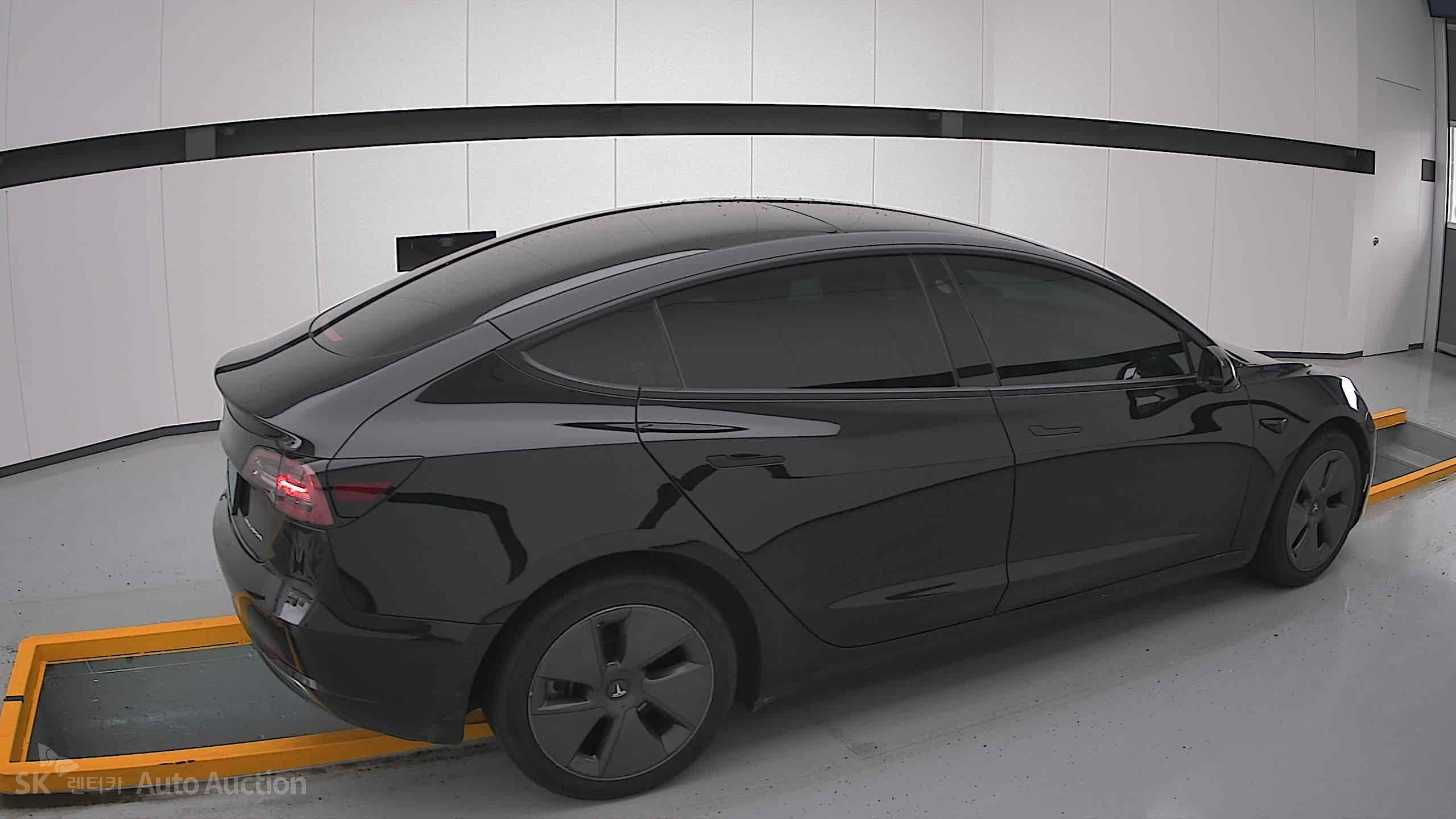2022 - tesla model 3