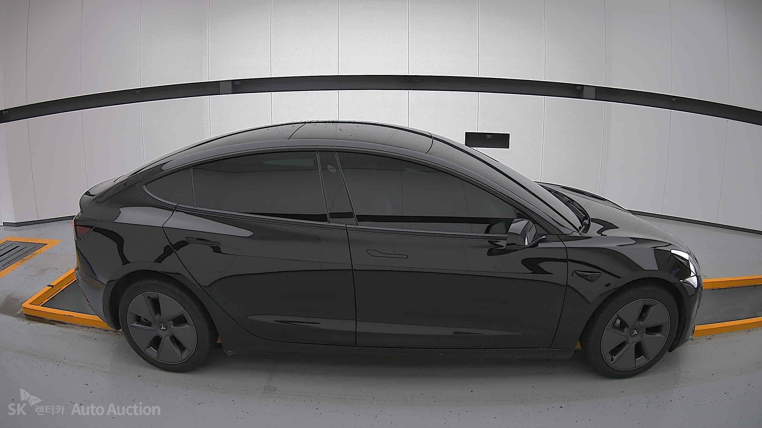 2022 - tesla model 3