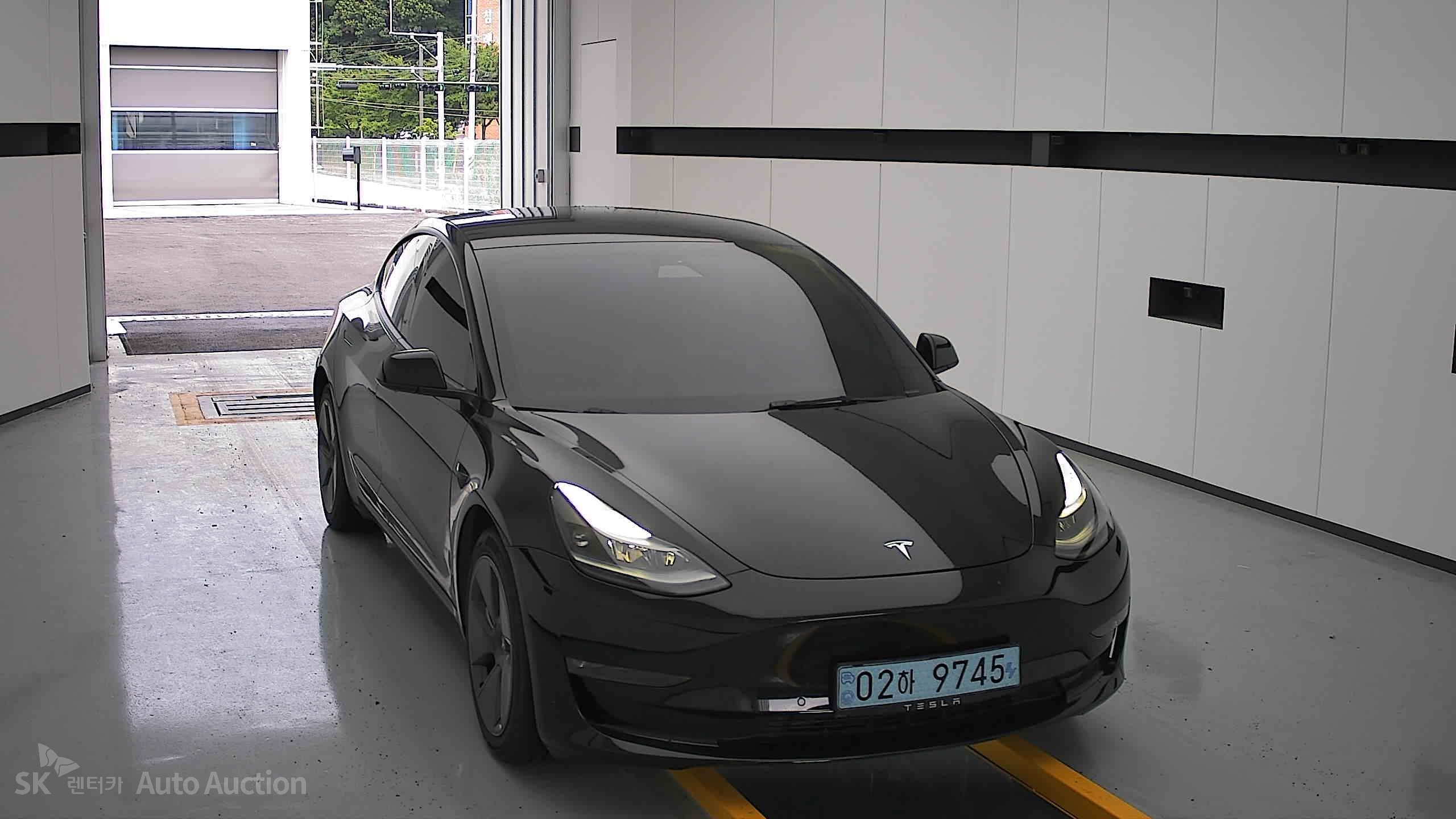 2022 - tesla model 3