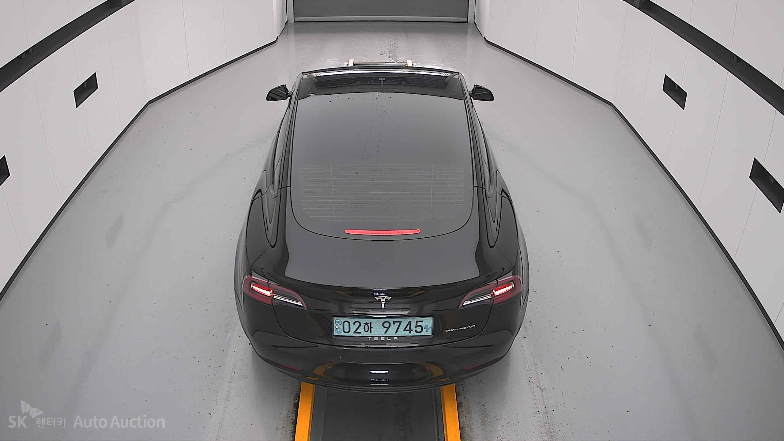 2022 - tesla model 3