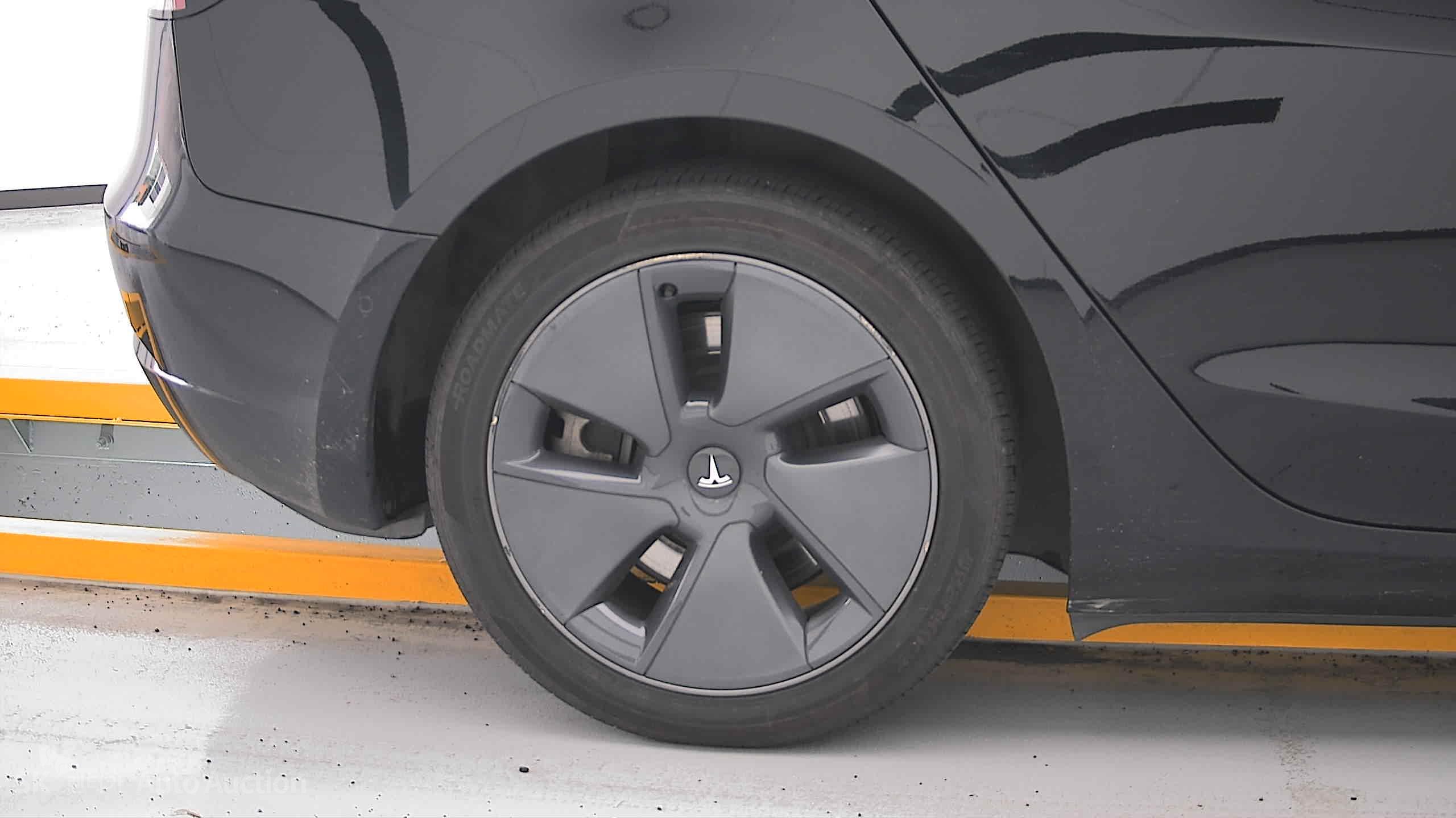 2022 - tesla model 3