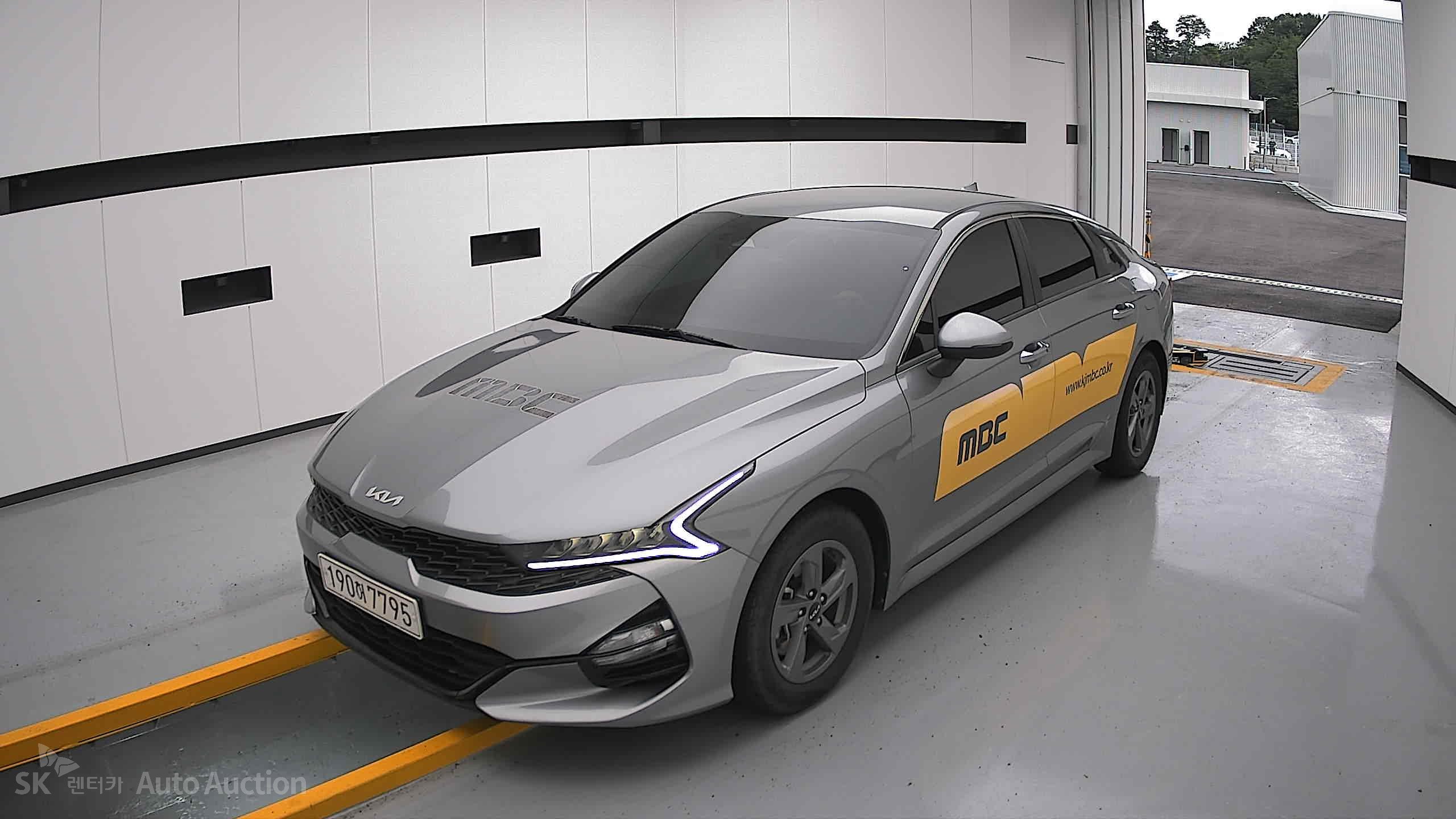 2022 - kia k5
