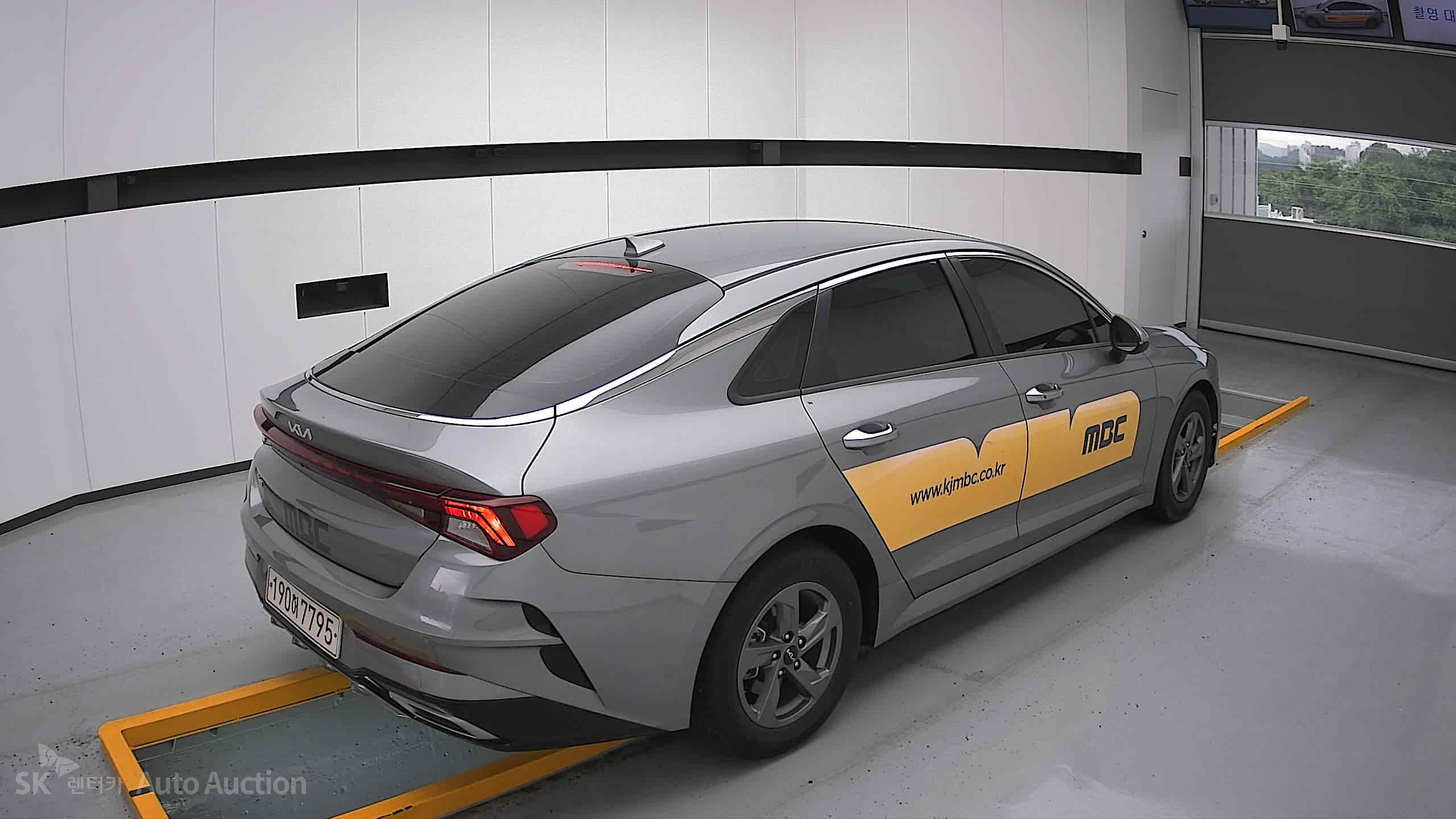 2022 - kia k5