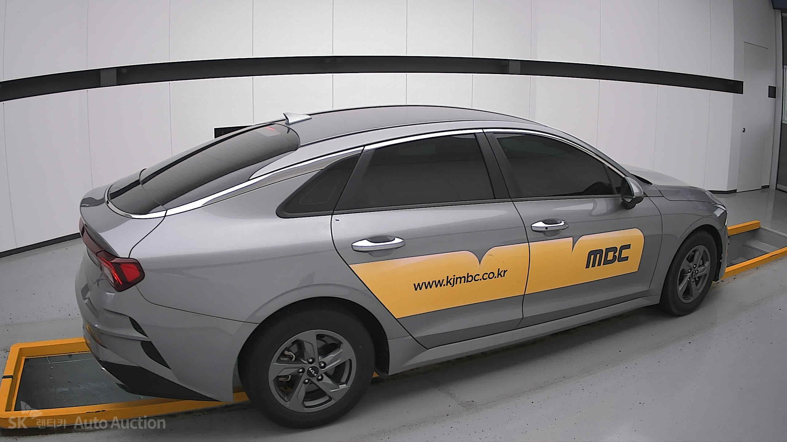 2022 - kia k5