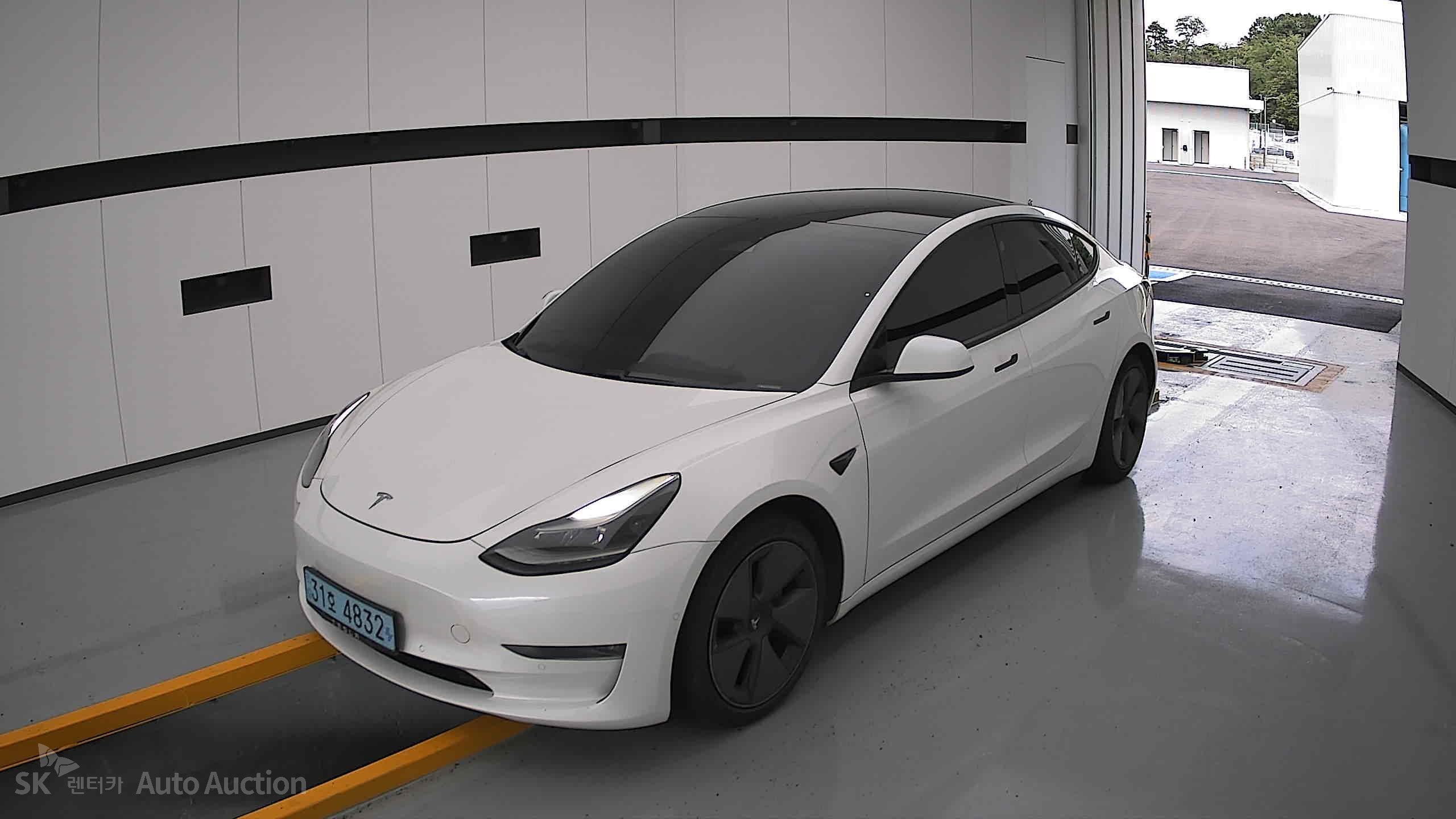 2021 - tesla model 3
