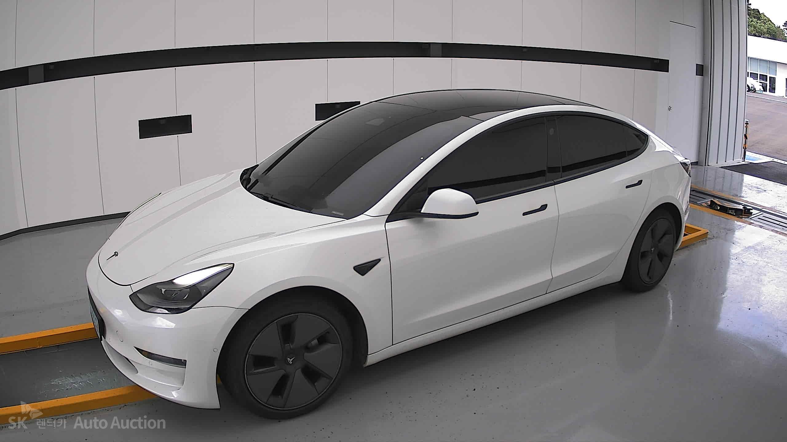 2021 - tesla model 3