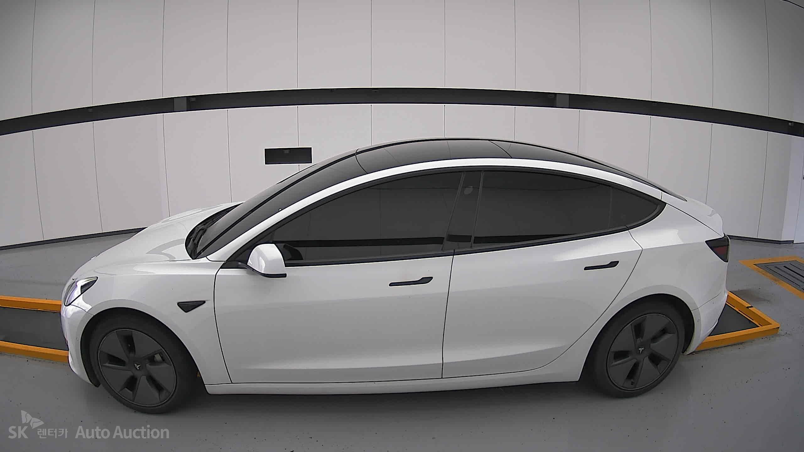 2021 - tesla model 3