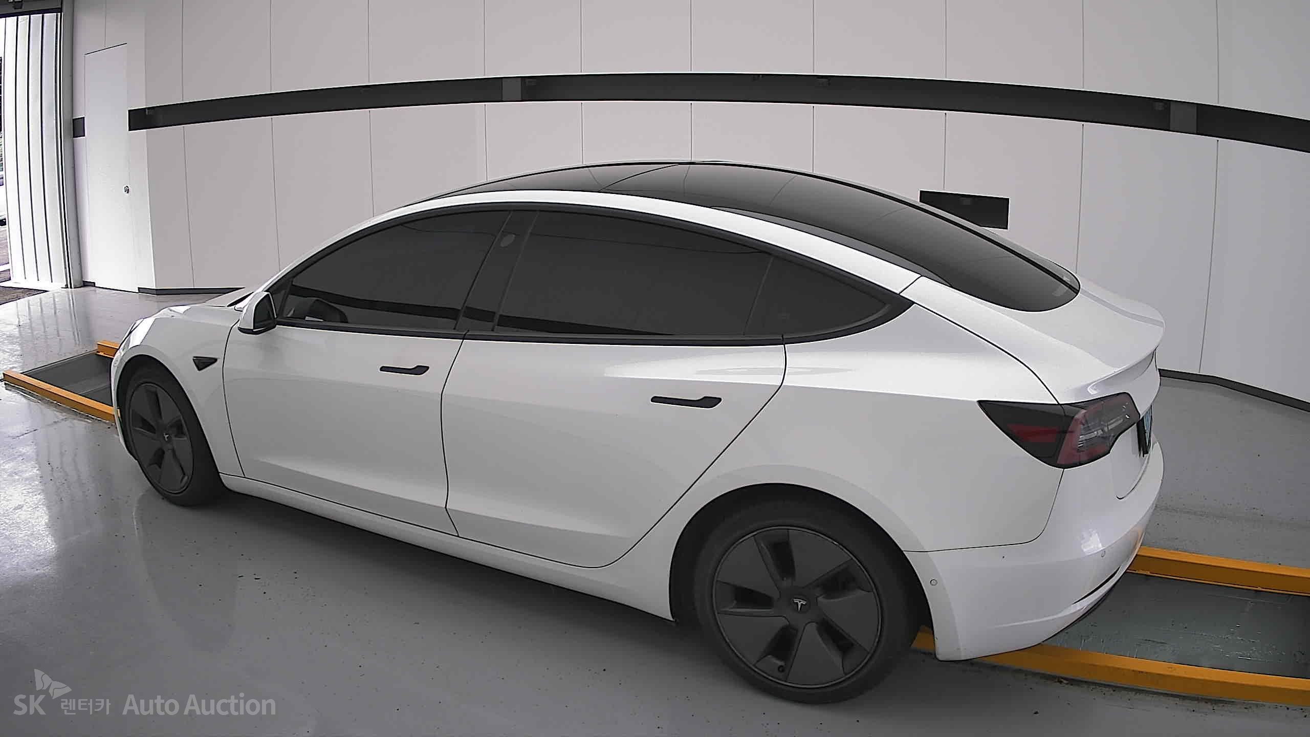 2021 - tesla model 3