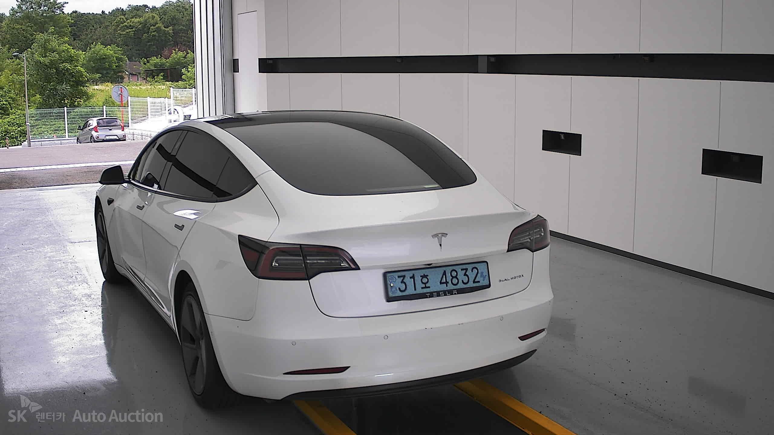 2021 - tesla model 3