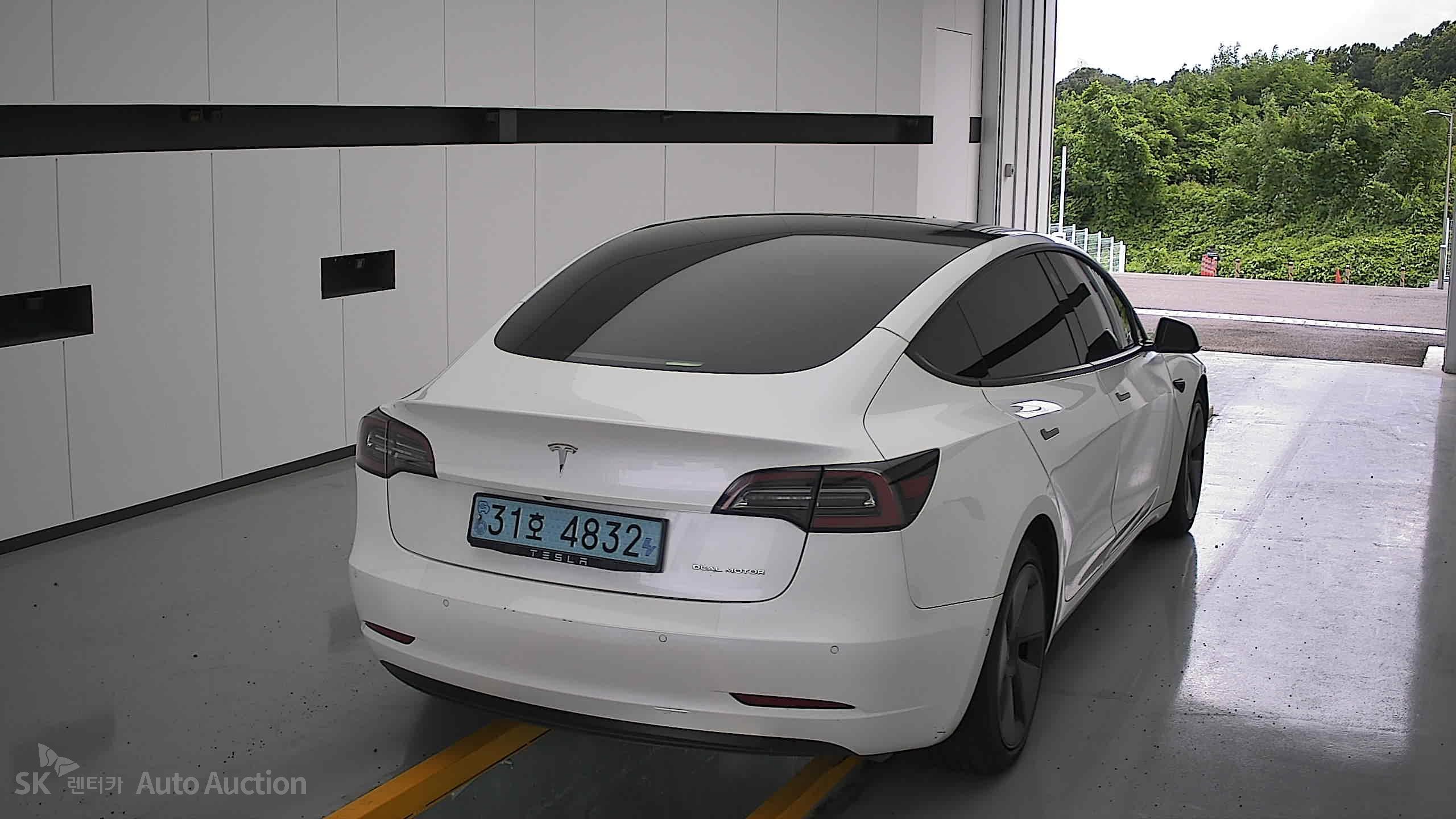 2021 - tesla model 3