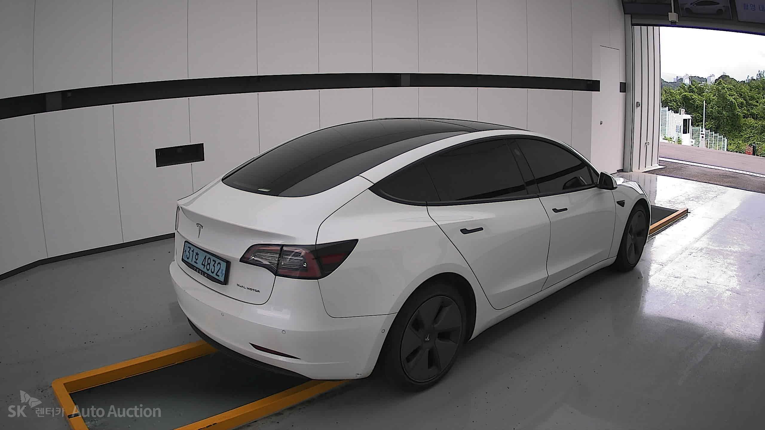 2021 - tesla model 3