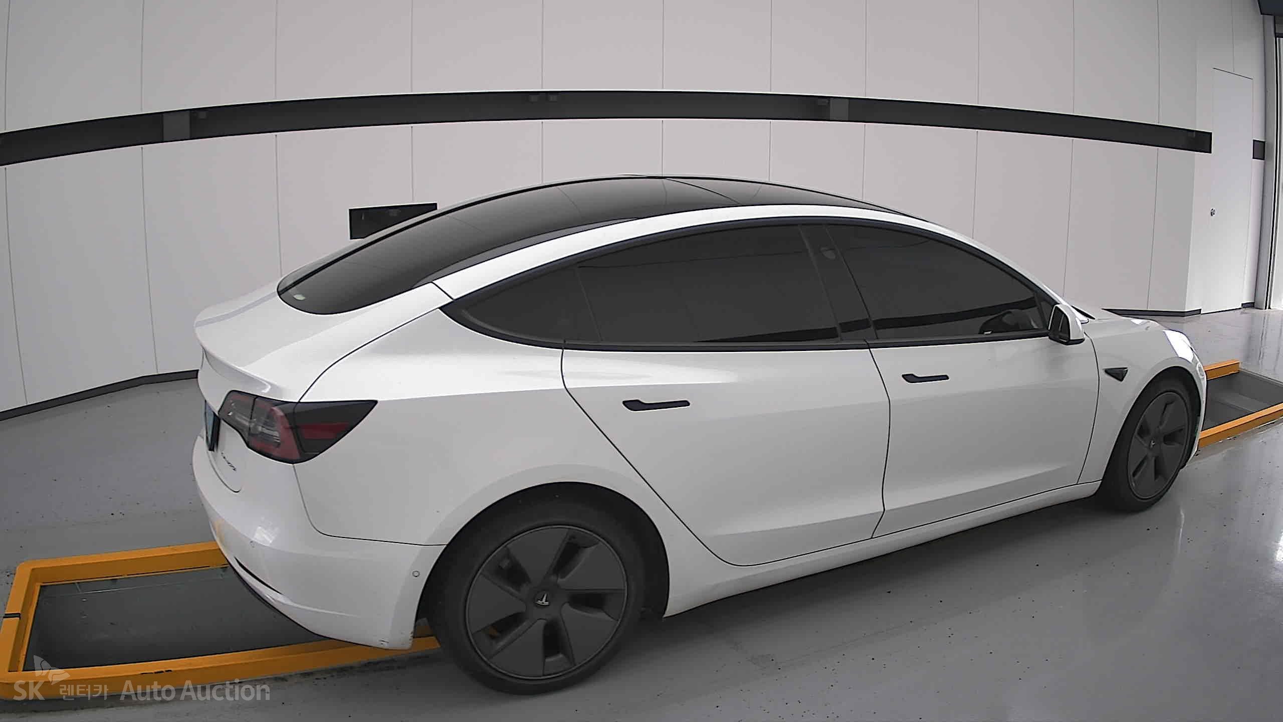 2021 - tesla model 3