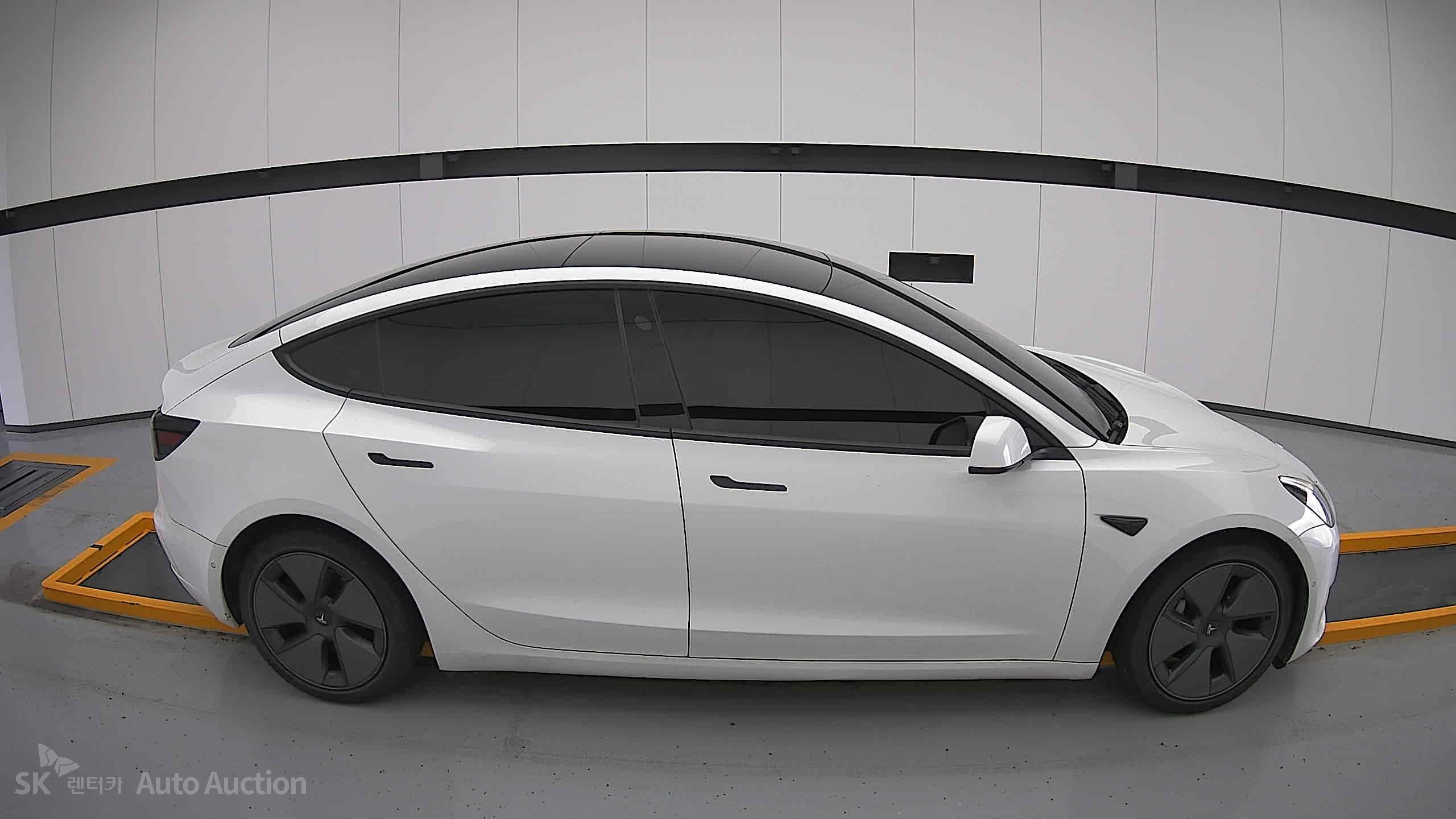 2021 - tesla model 3