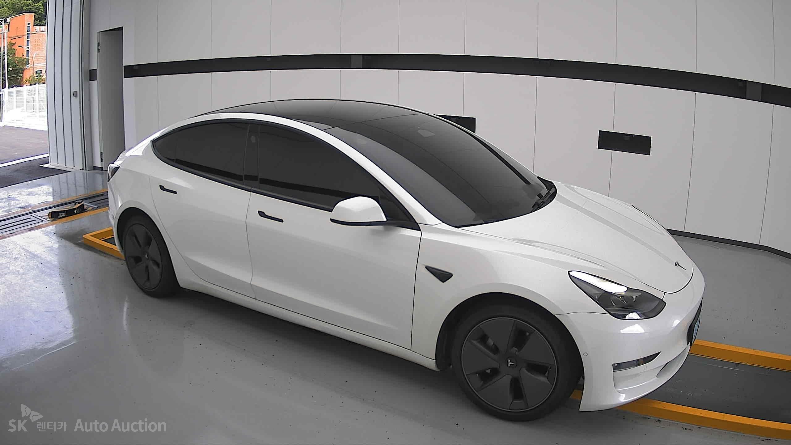 2021 - tesla model 3