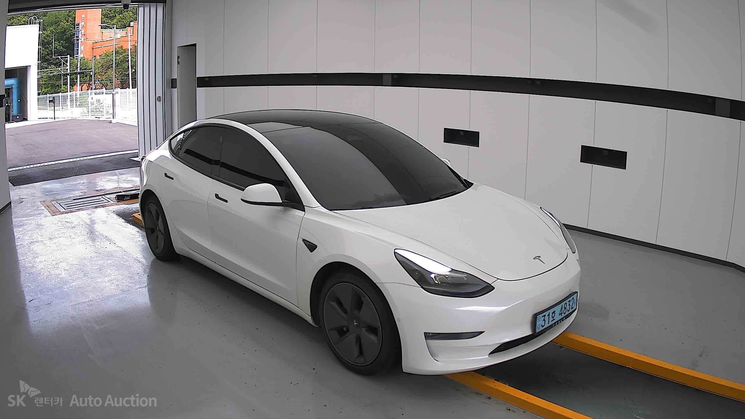 2021 - tesla model 3