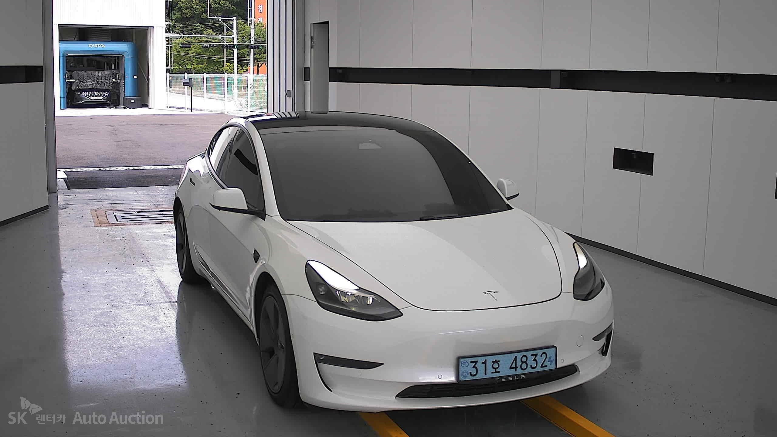2021 - tesla model 3