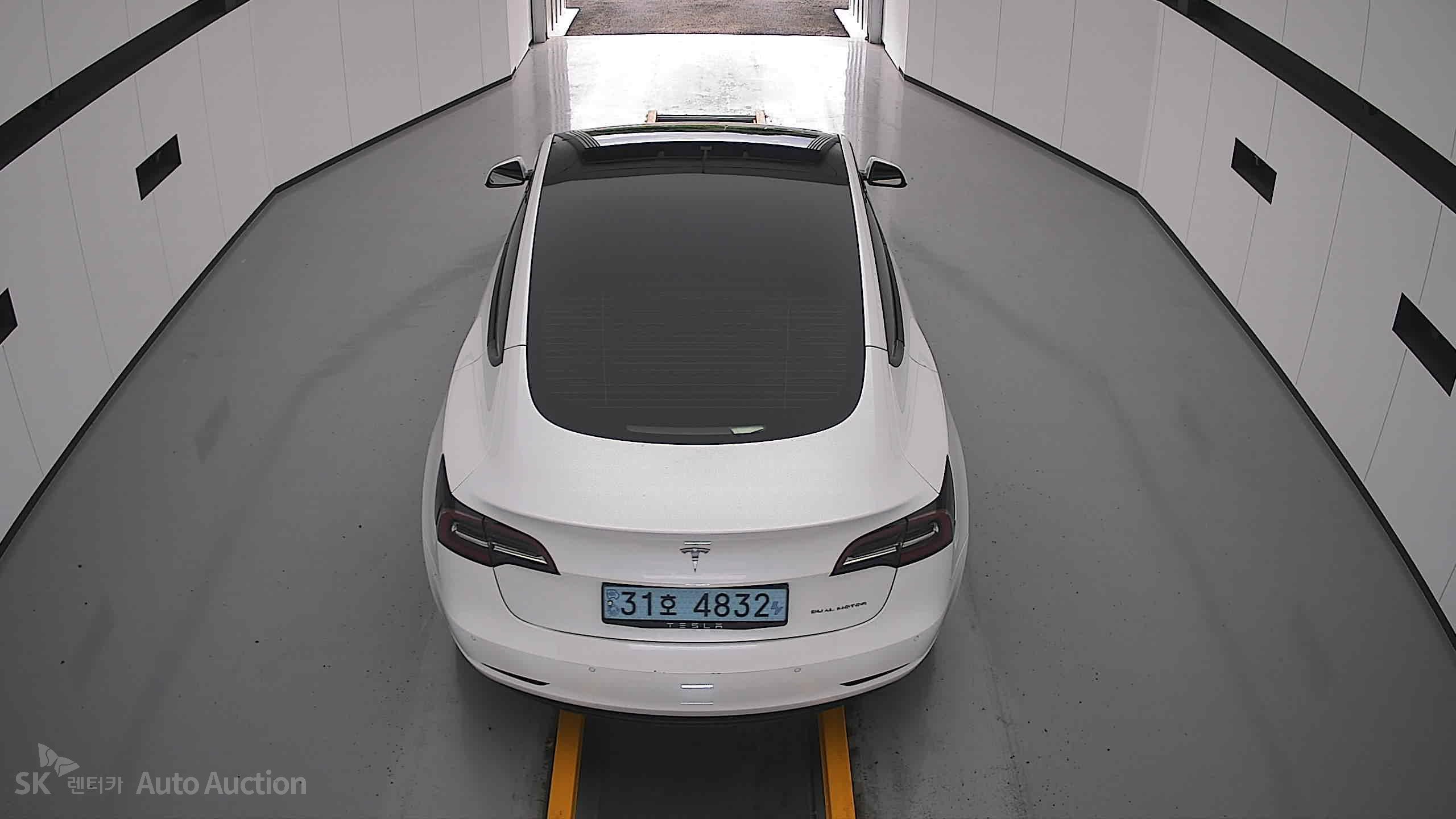 2021 - tesla model 3