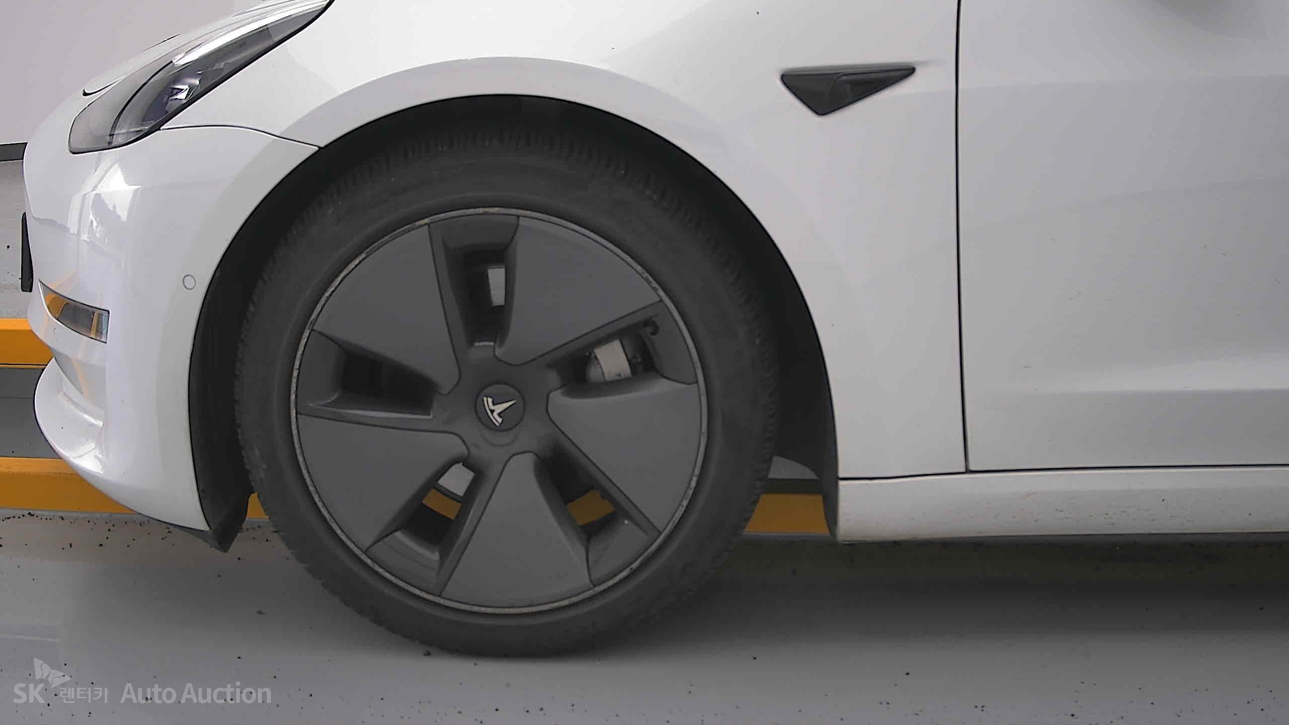 2021 - tesla model 3