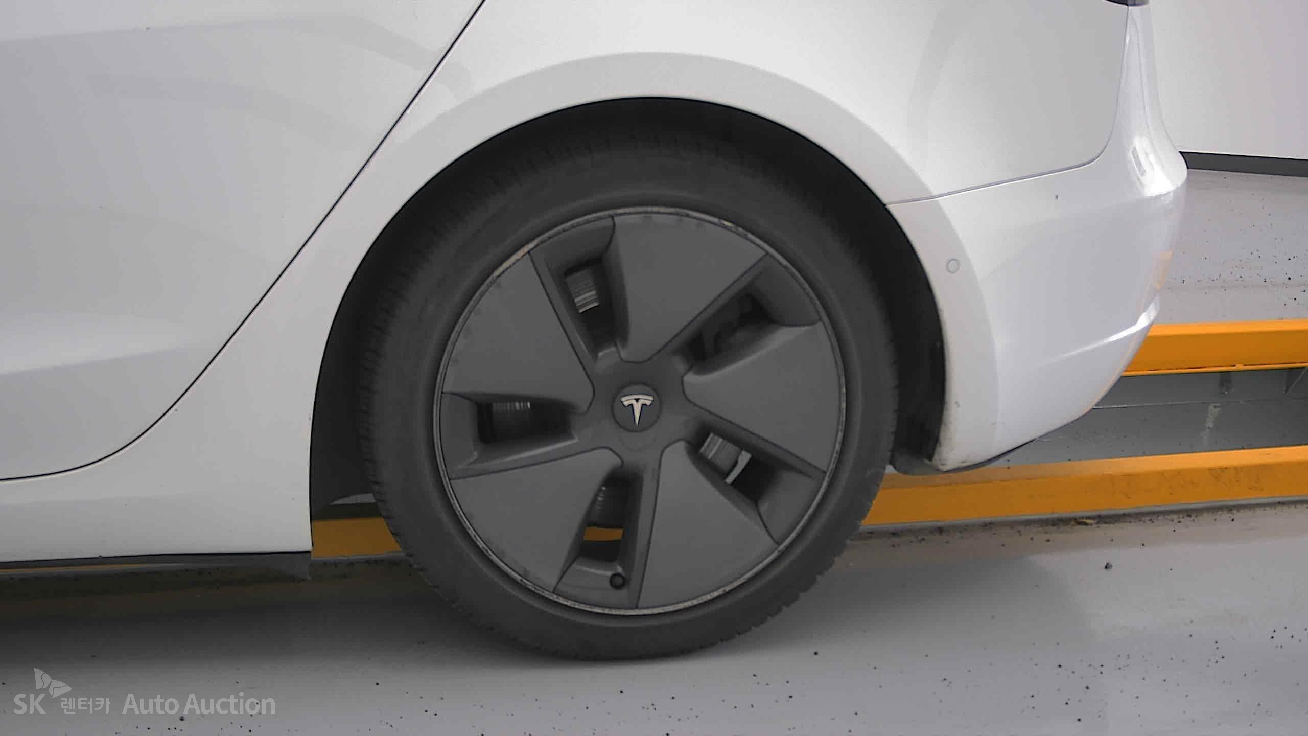 2021 - tesla model 3