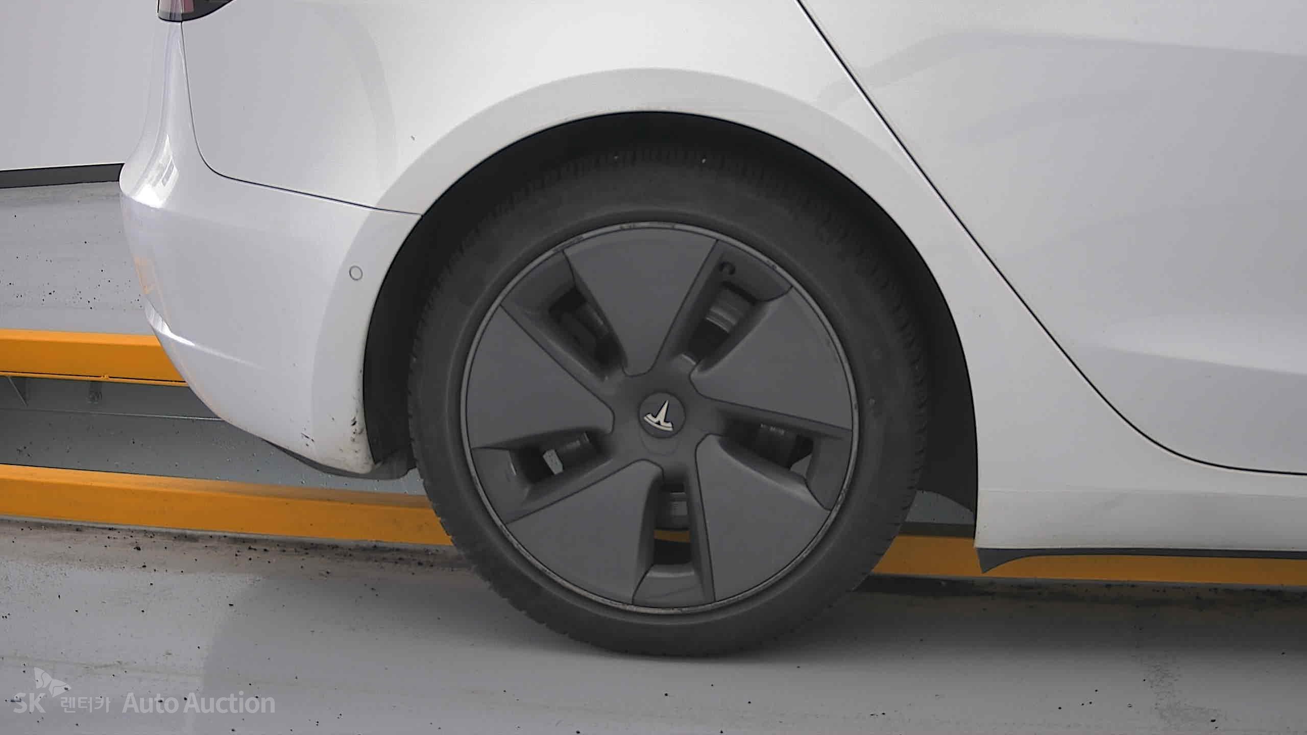 2021 - tesla model 3