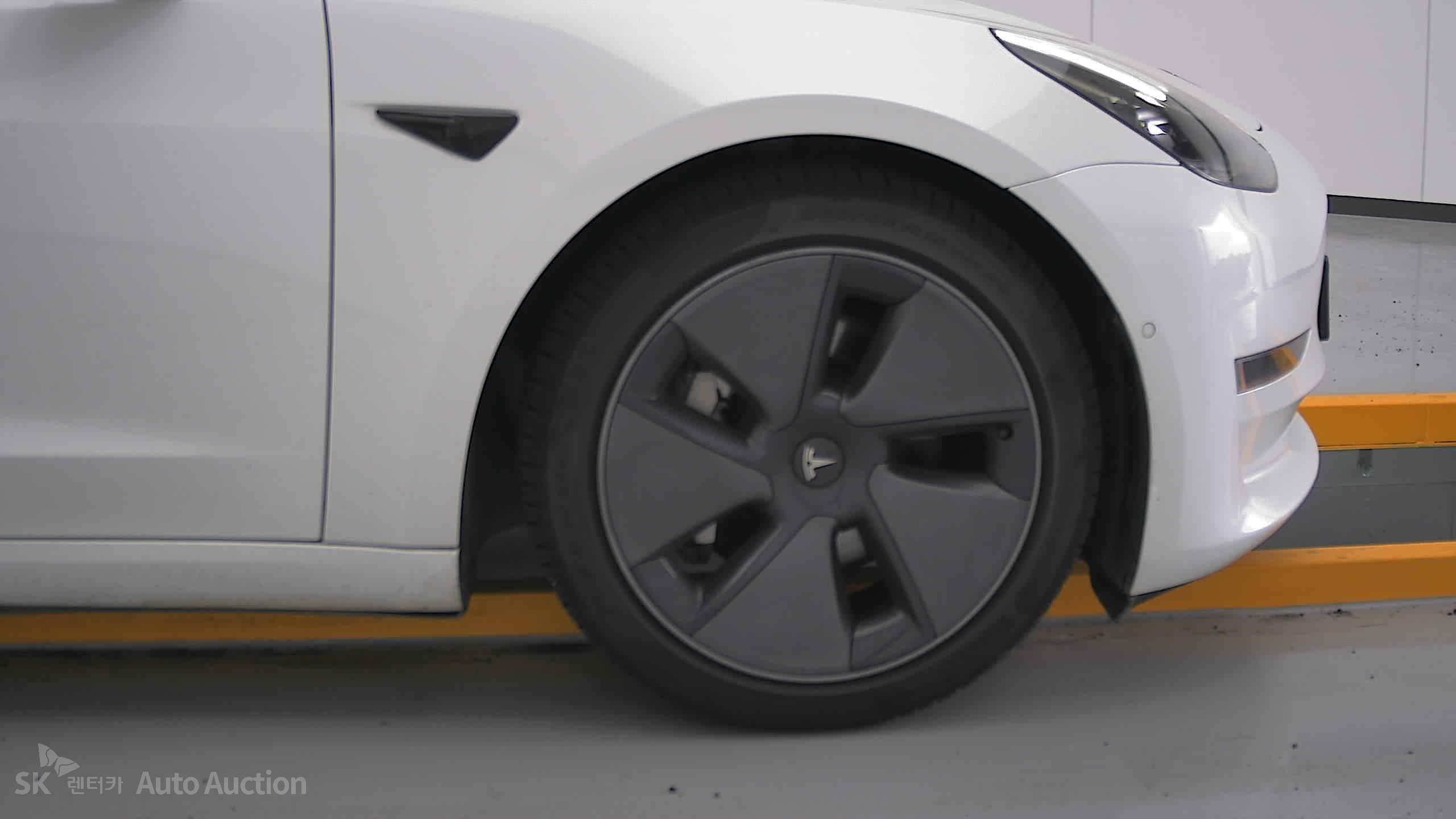 2021 - tesla model 3