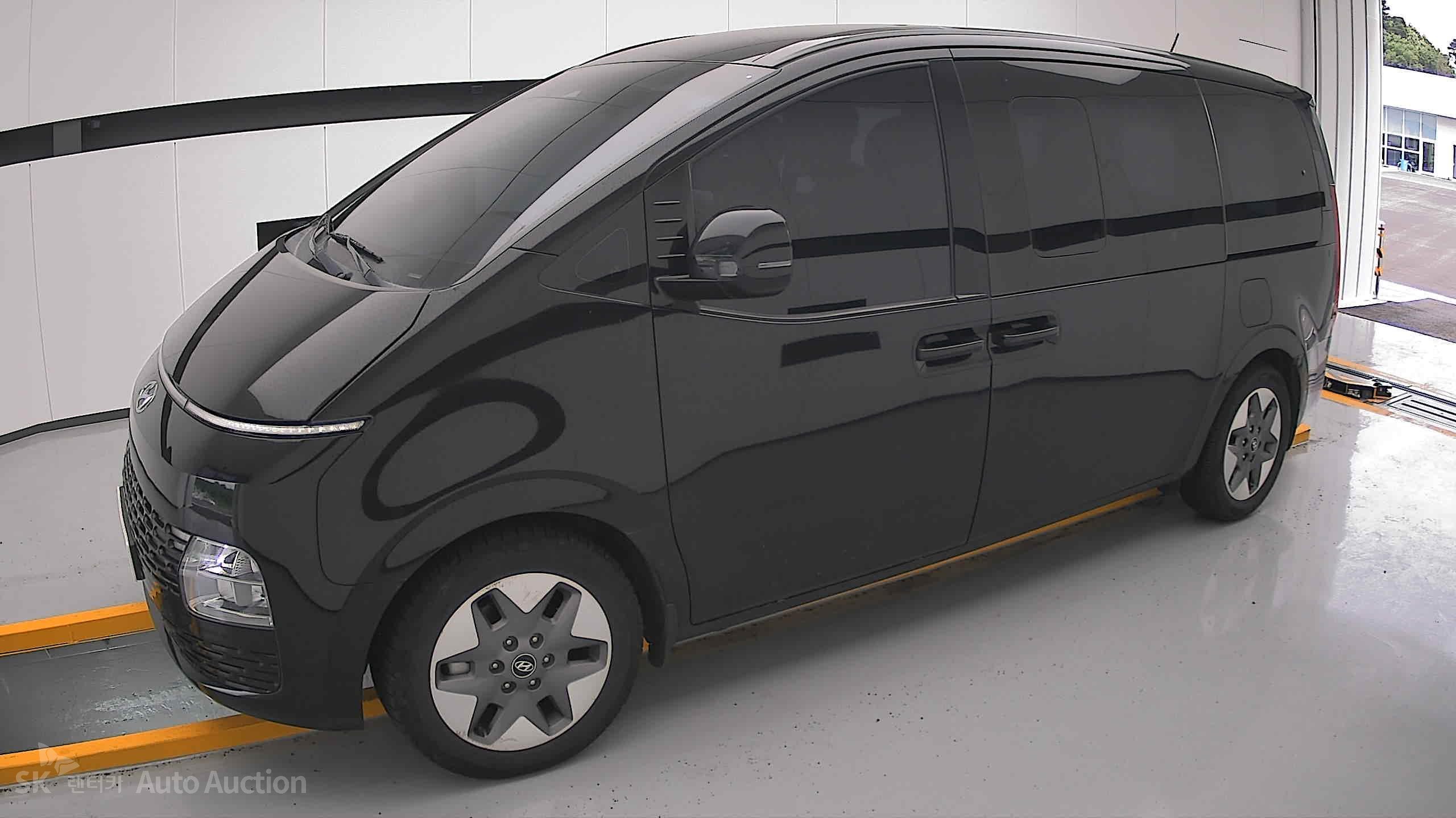 2022 - hyundai staria
