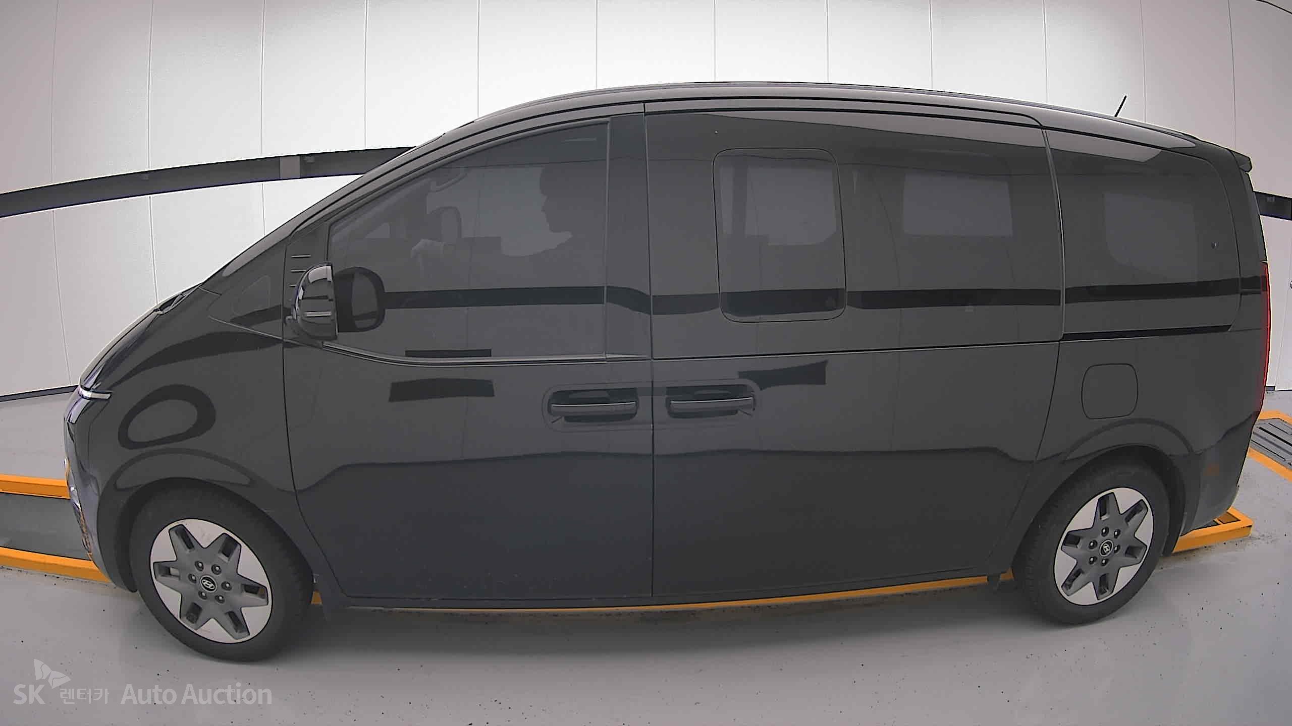 2022 - hyundai staria