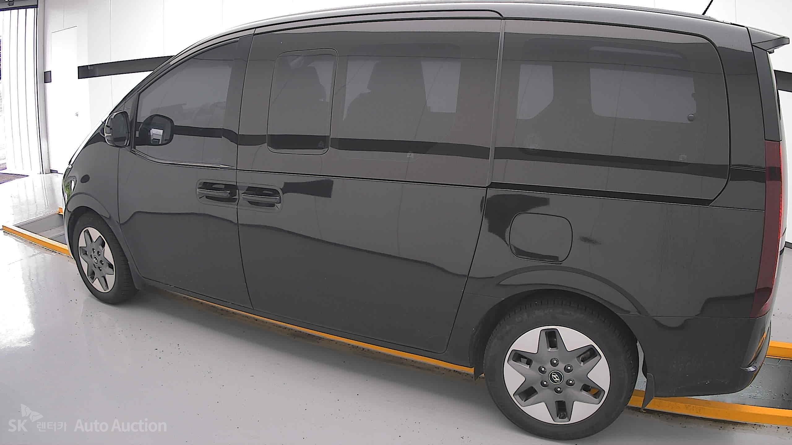 2022 - hyundai staria