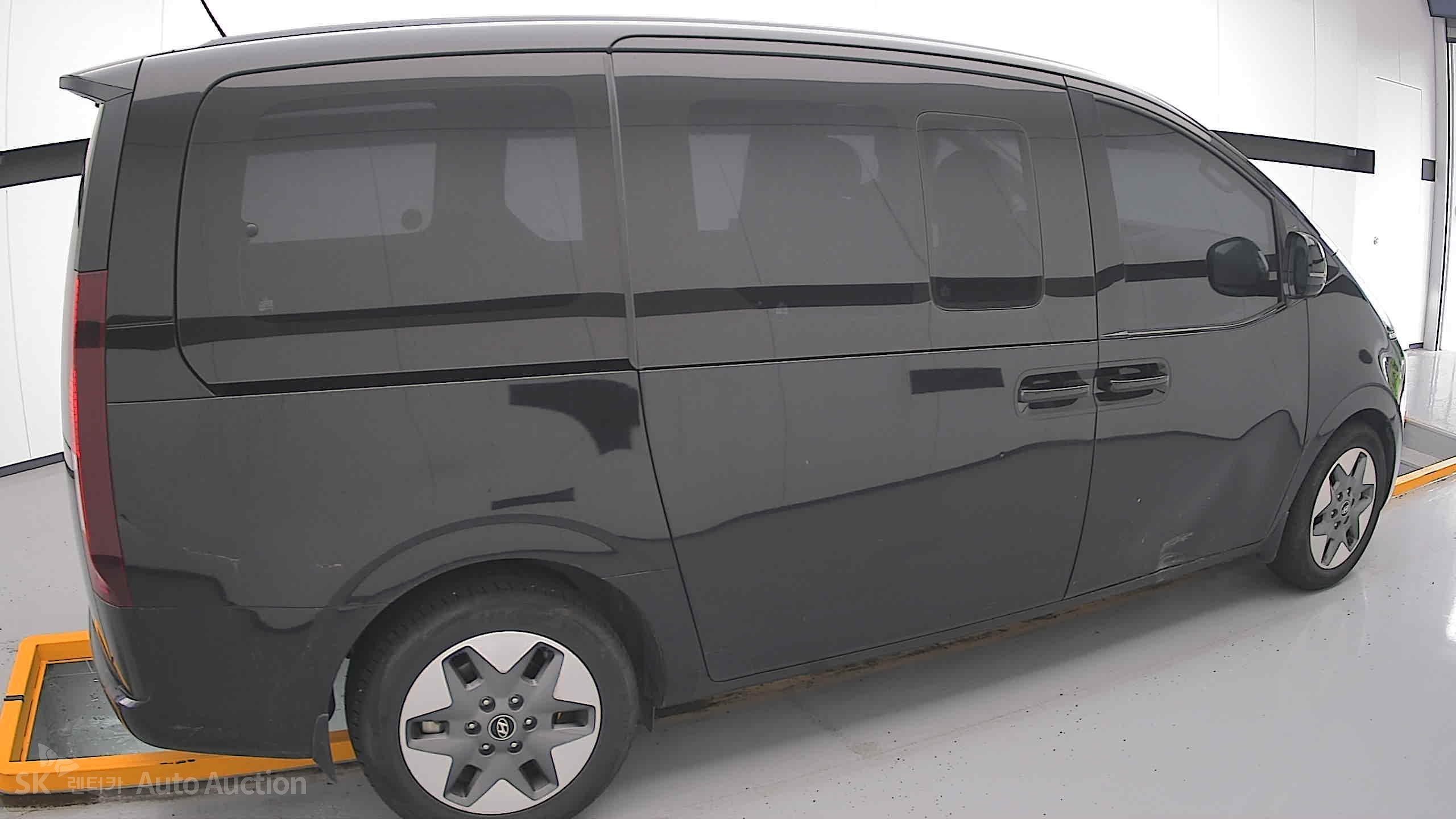 2022 - hyundai staria