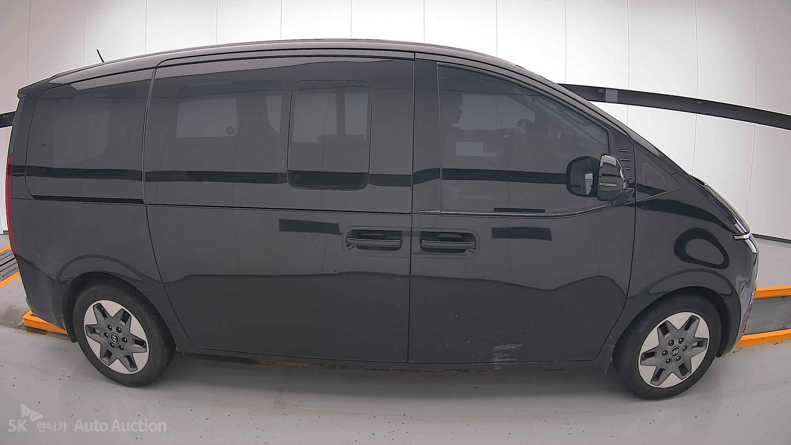 2022 - hyundai staria