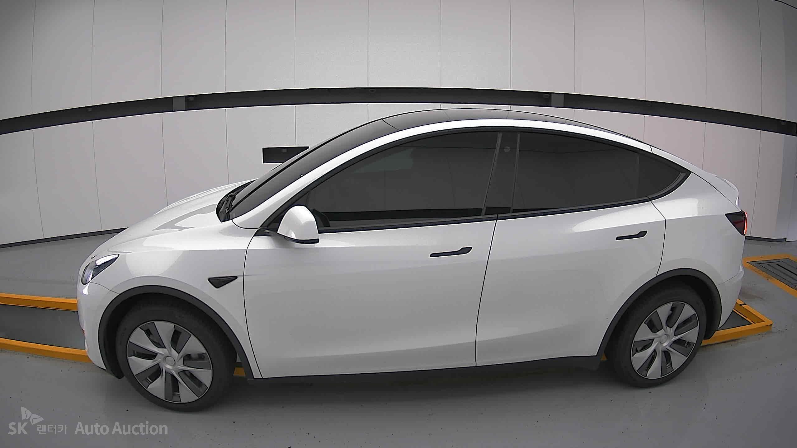 Tesla Model Y 2022 — صورة 13