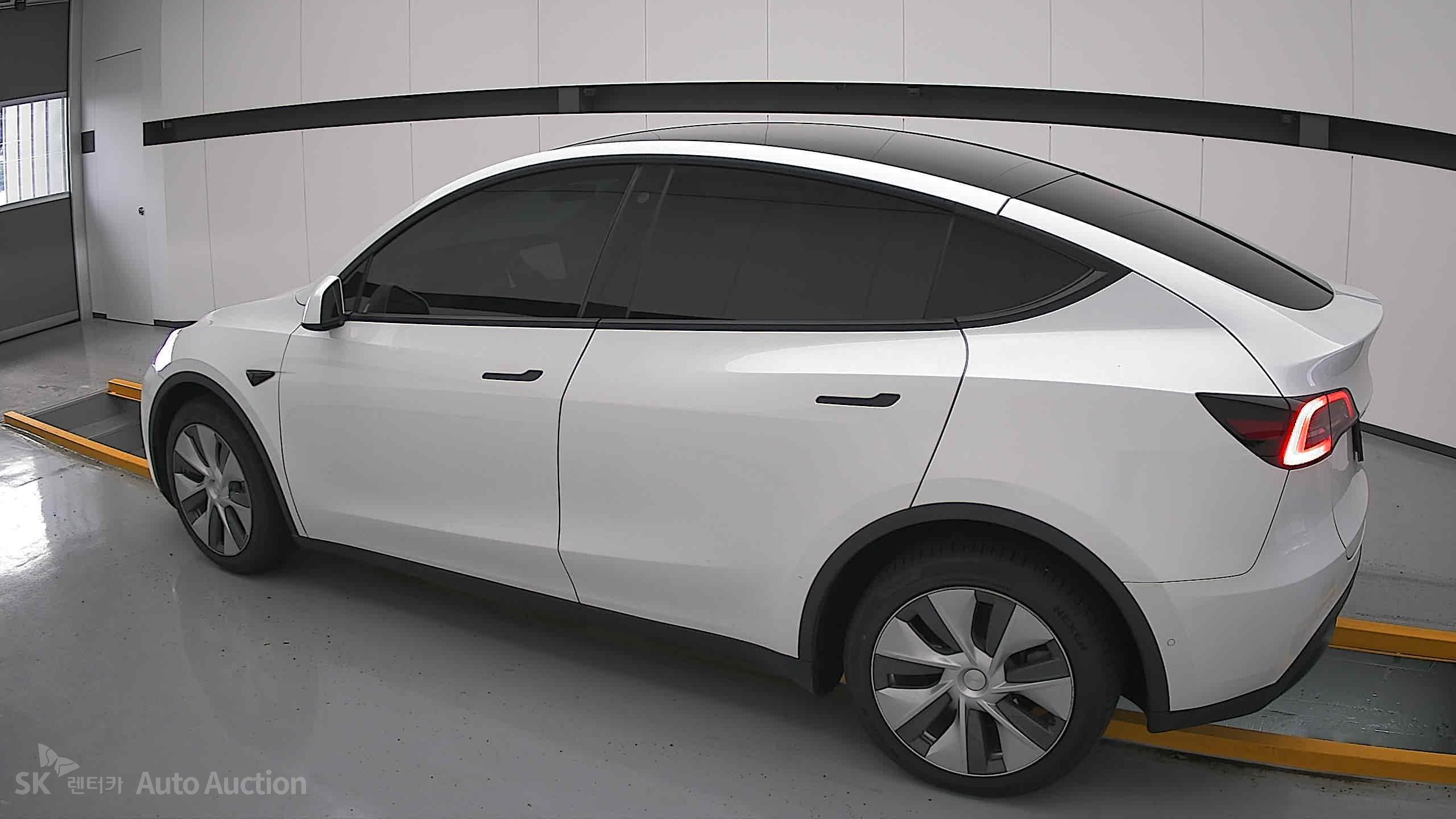 Tesla Model Y 2022 — صورة 14