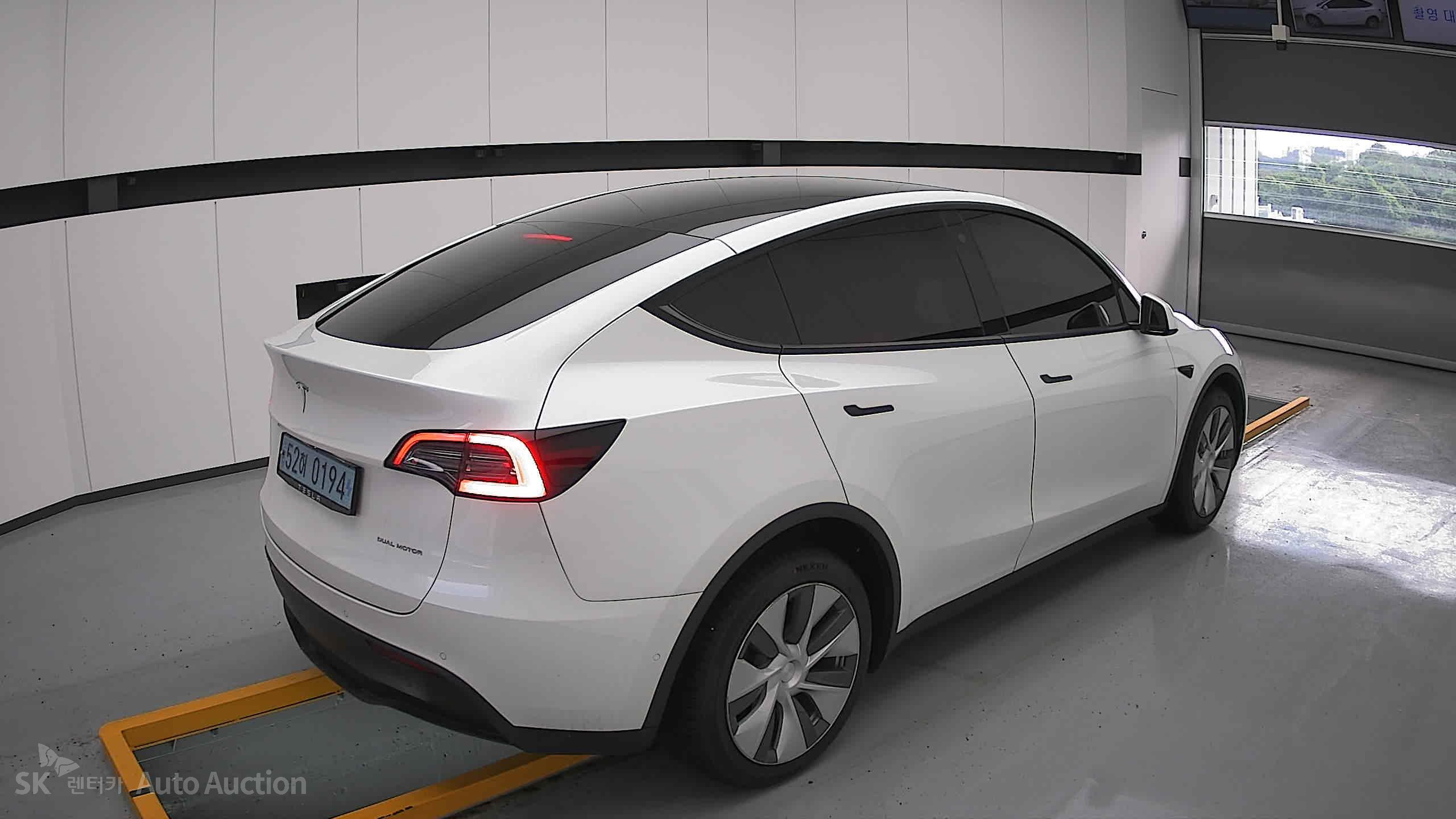 Tesla Model Y 2022 — صورة 17