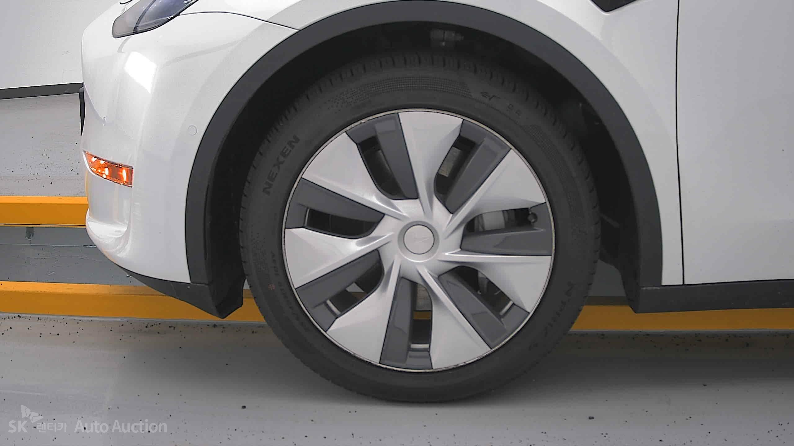 Tesla Model Y 2022 — صورة 25
