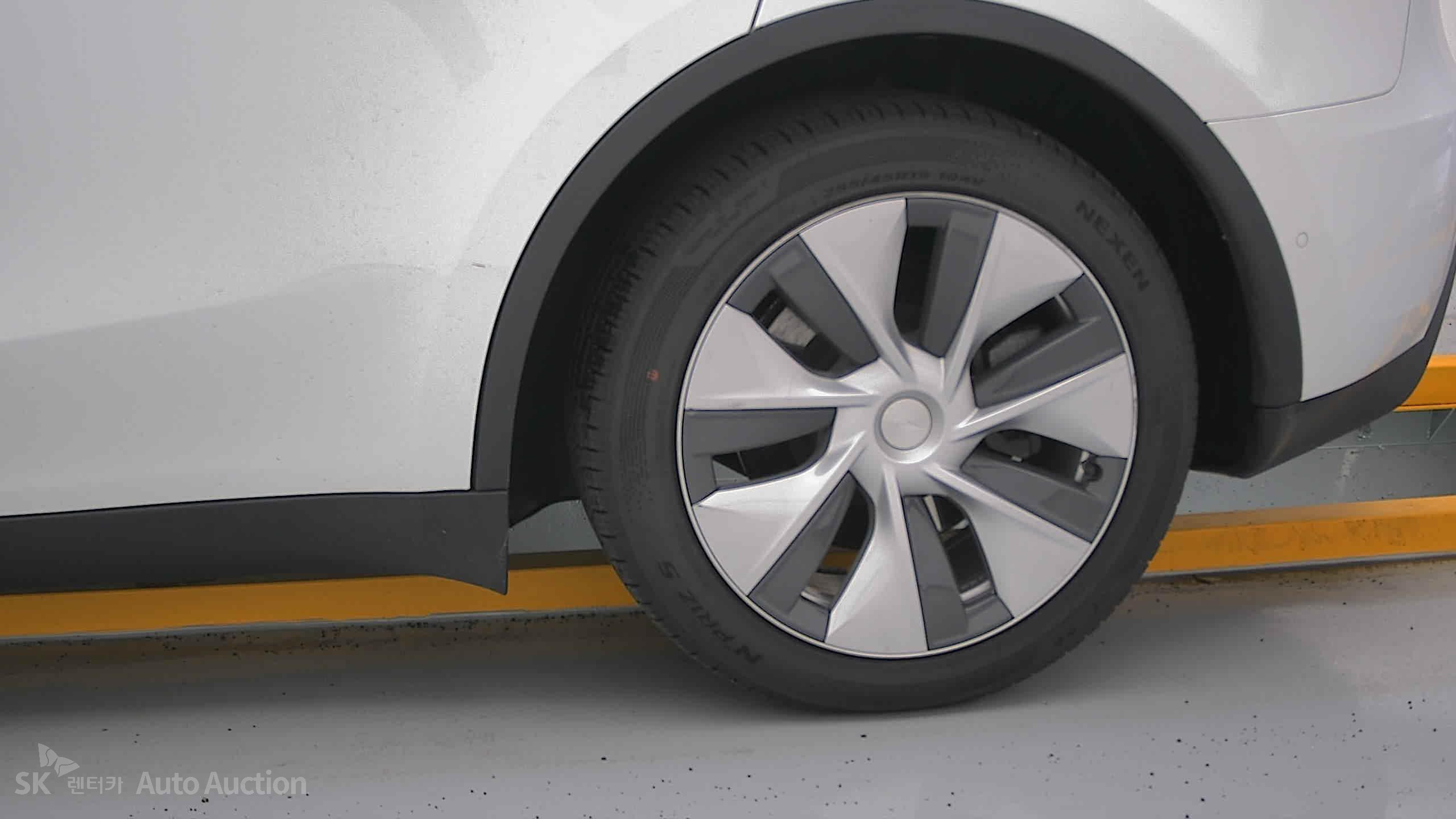 Tesla Model Y 2022 — صورة 26