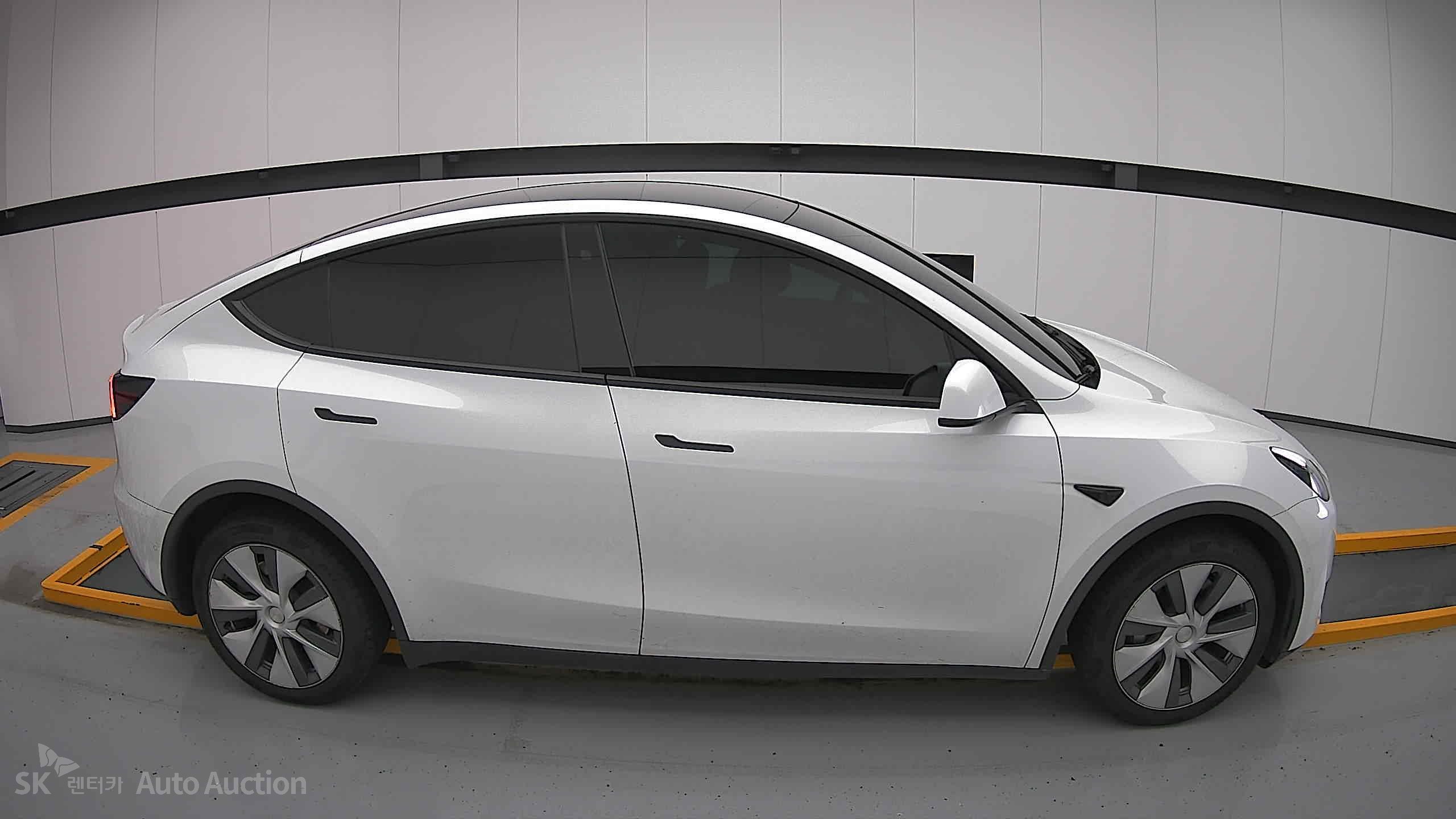 2022 - tesla model y