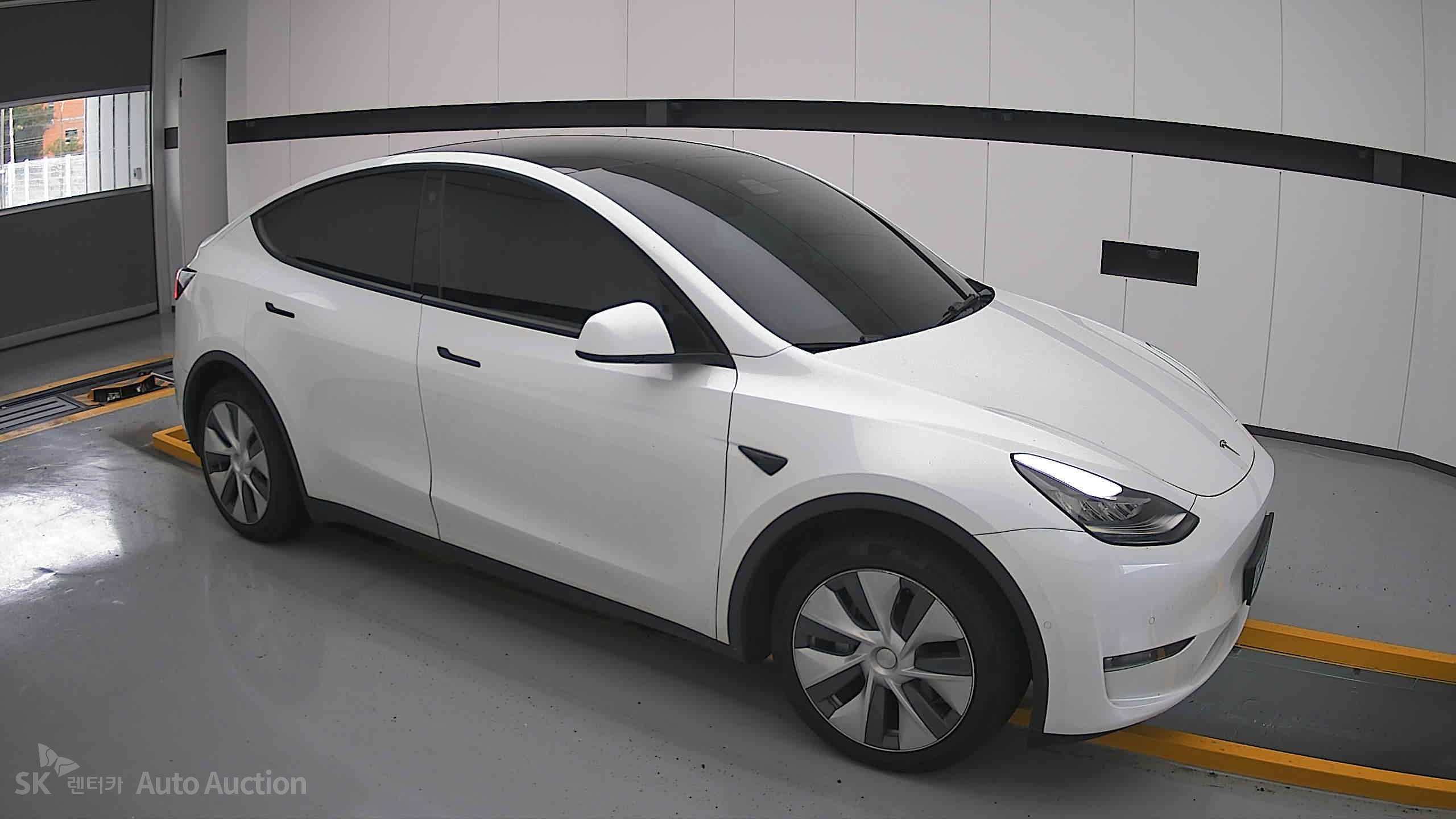 2022 - tesla model y