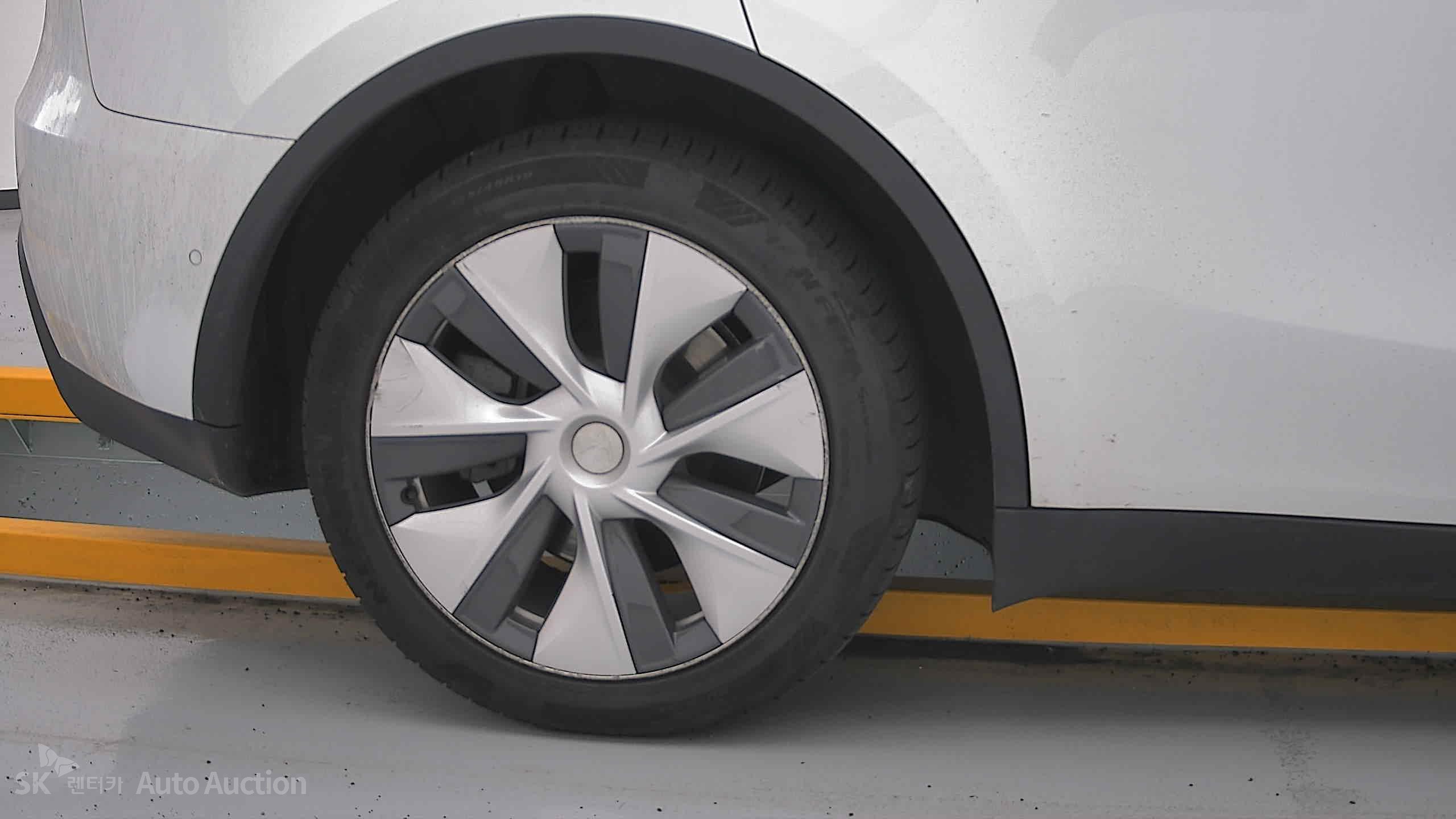 2022 - tesla model y