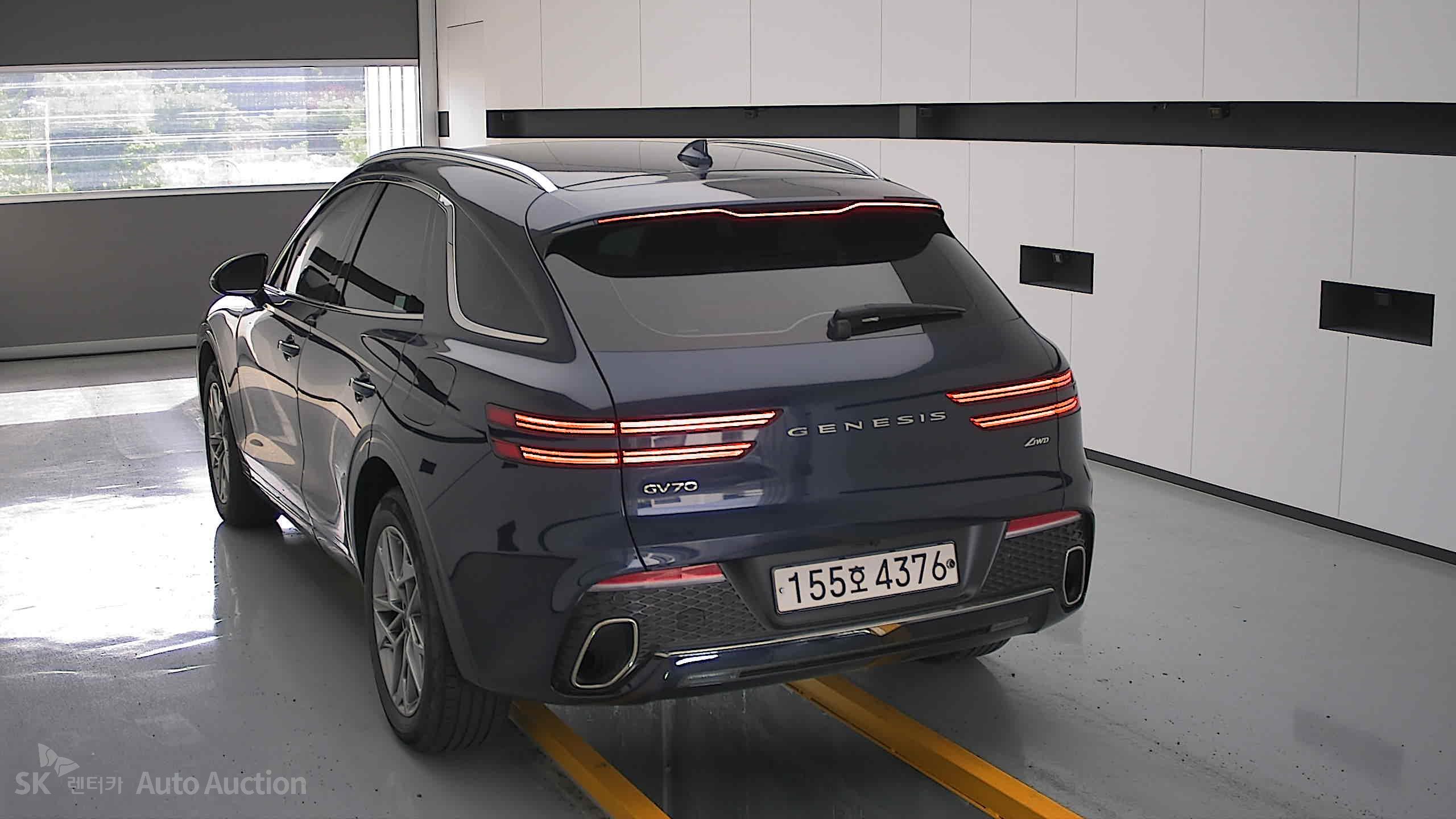 2021 - genesis gv70