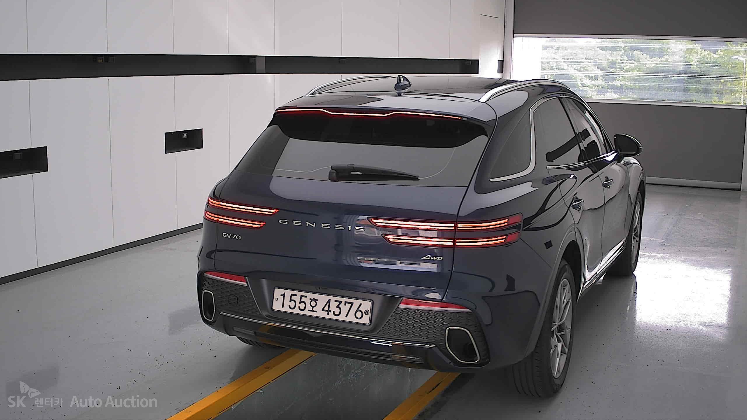 2021 - genesis gv70