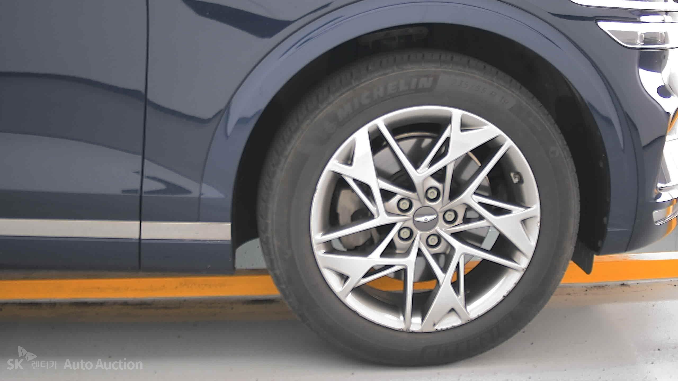 2021 - genesis gv70