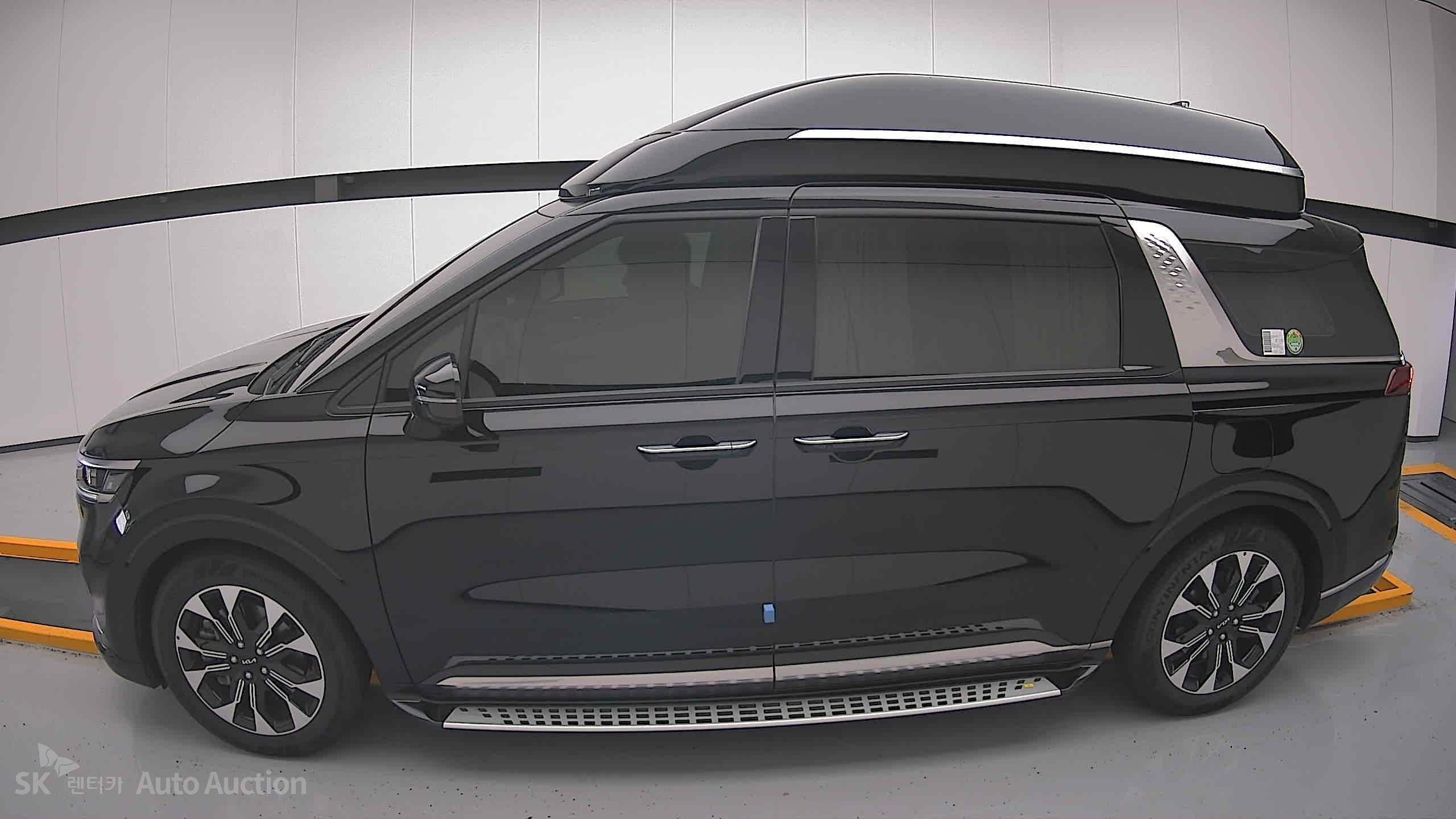 2023 - kia carnival