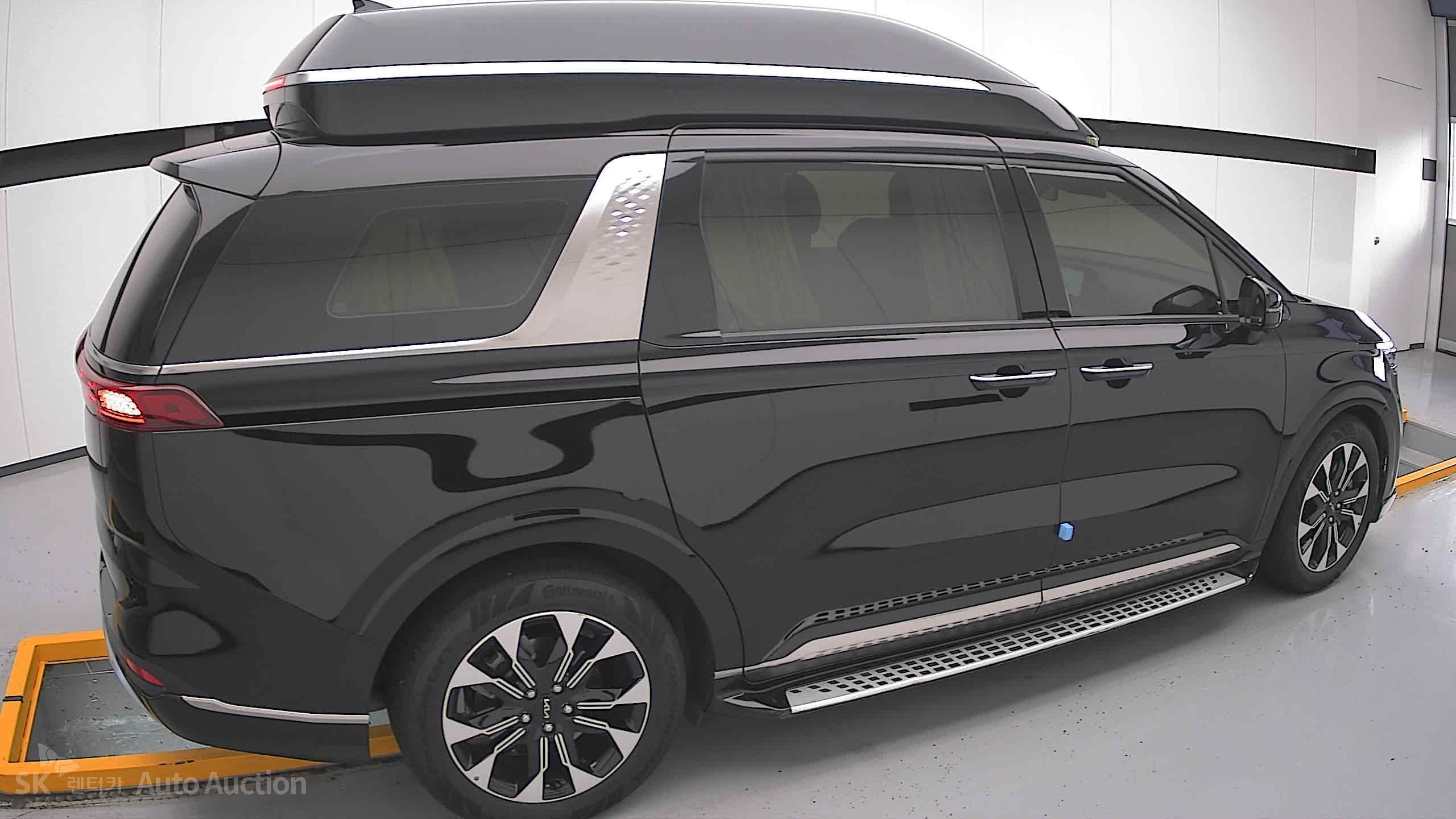 2023 - kia carnival