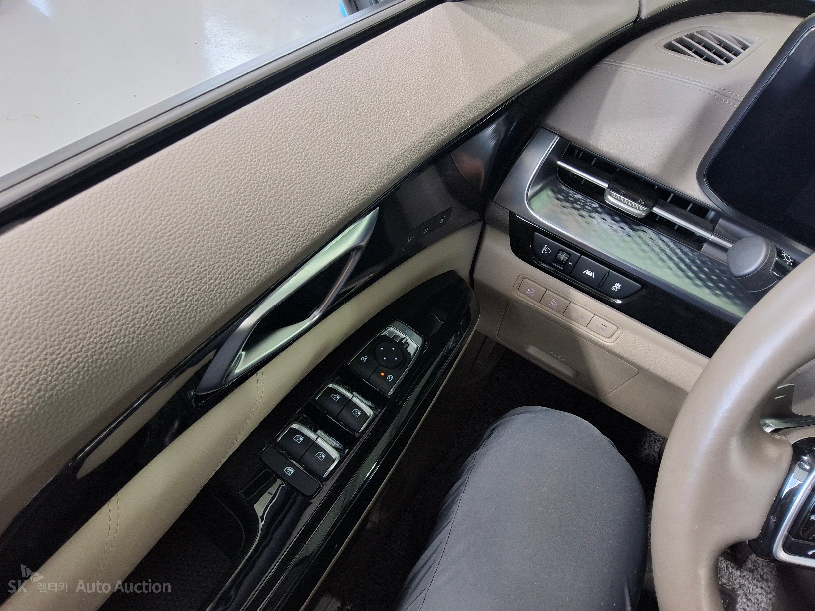 2023 - kia carnival