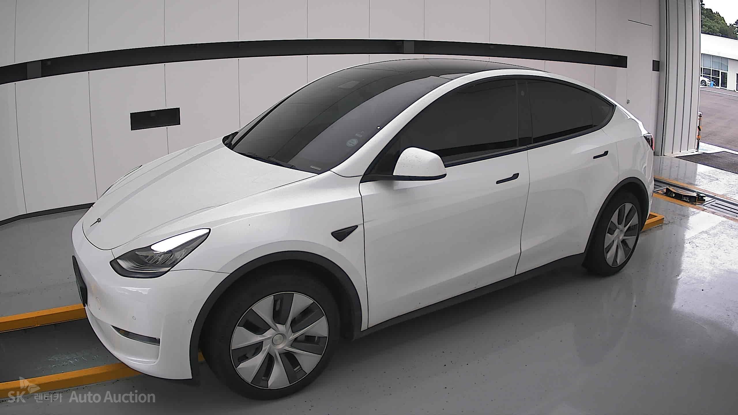 2022 - tesla model y