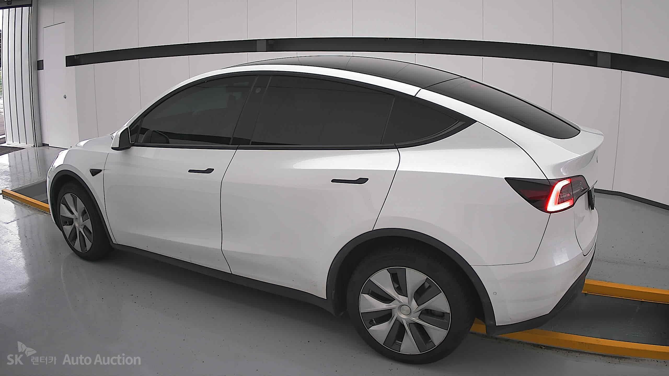 2022 - tesla model y